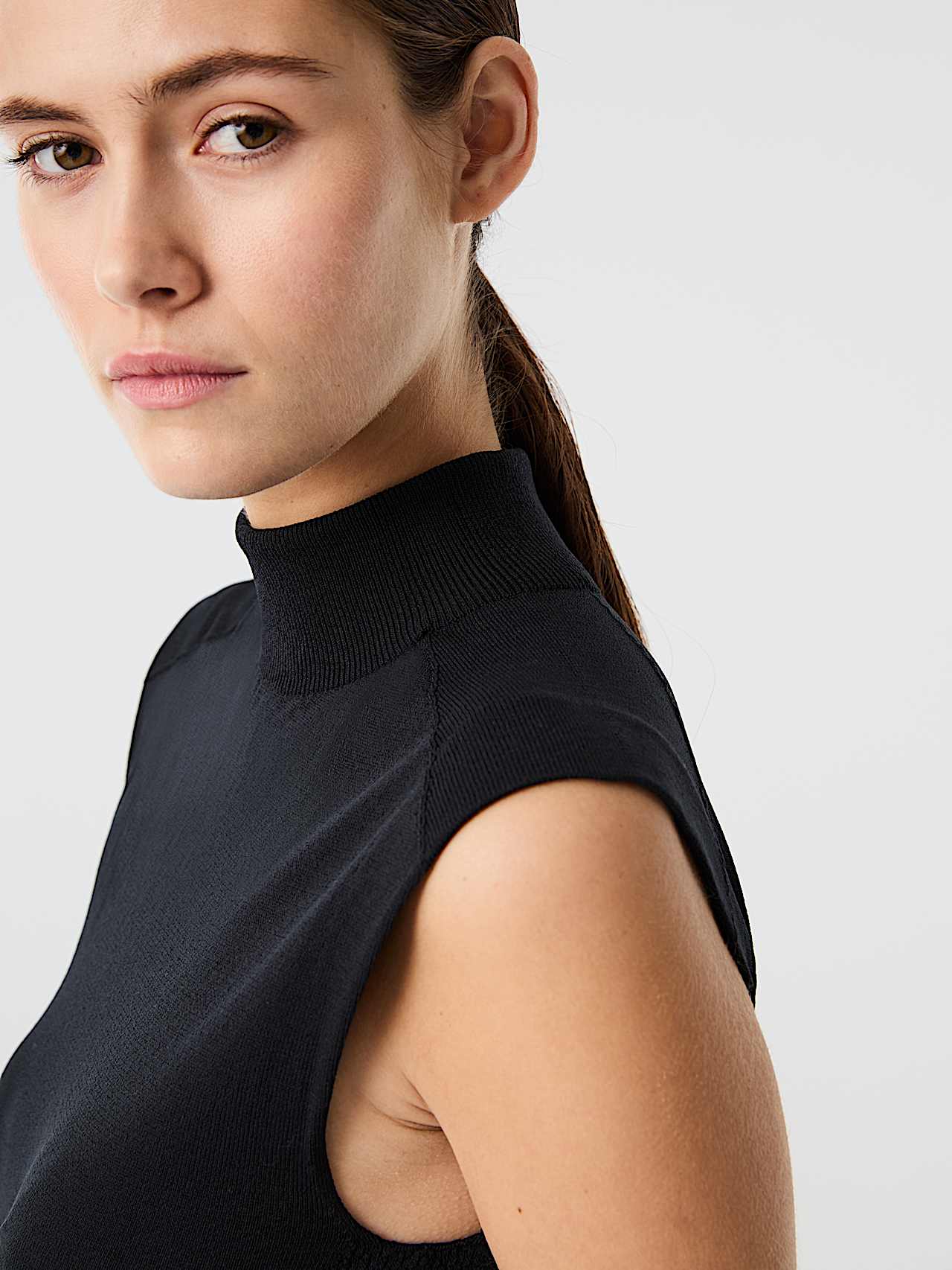 AlphaTauri | FAILAND V1.Y10.02 | 3D Knit Sweater Vest in Black for Donna