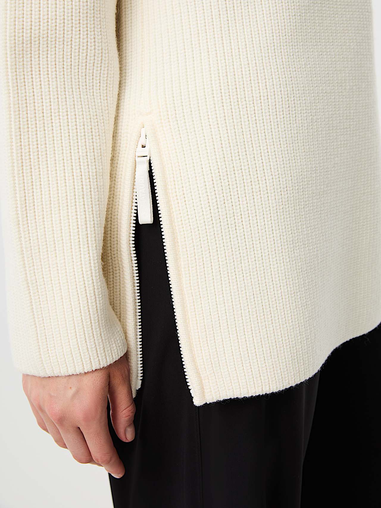 AlphaTauri | FISA V1.Y10.02 | Knit Swater with Zip Details made from 100% Wool in White for Mujer