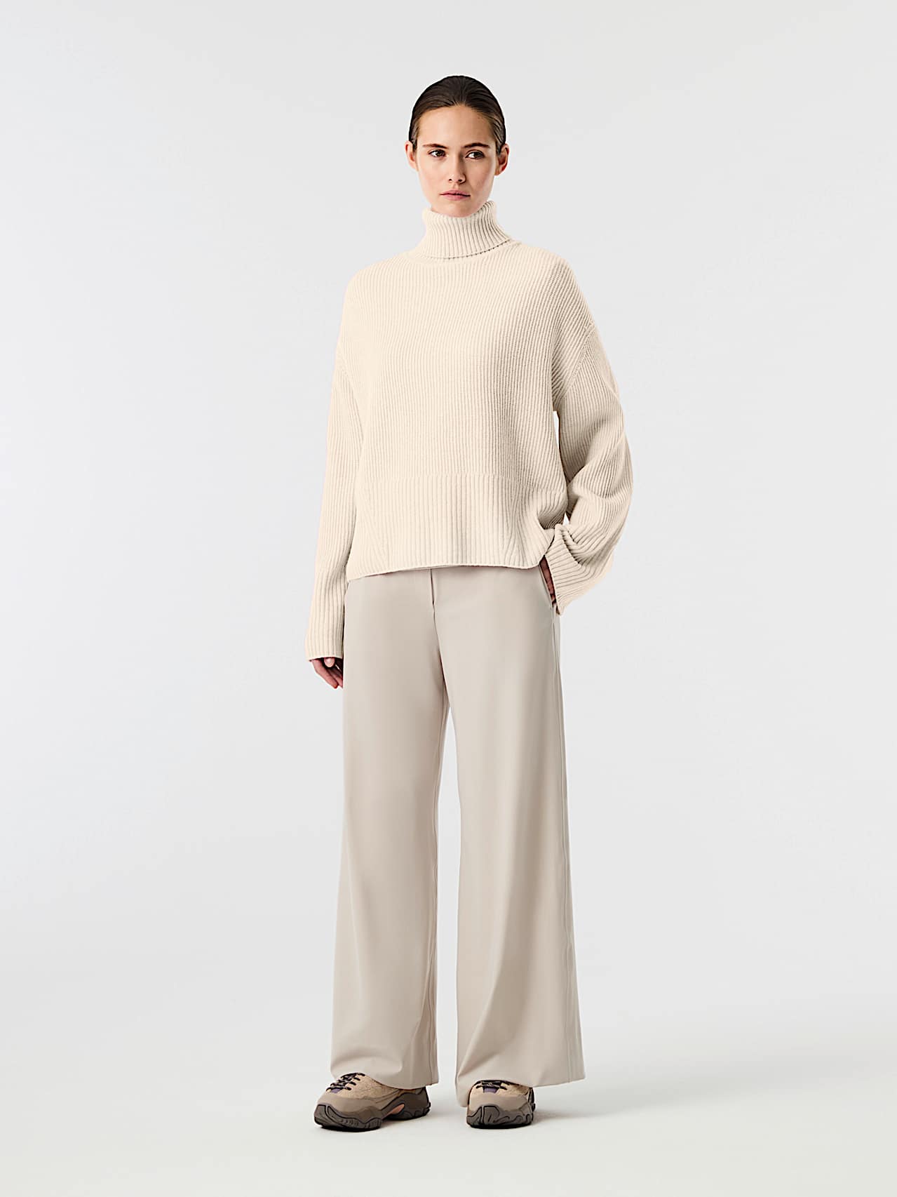 AlphaTauri | FERONA V1.Y10.02 | Pull à col roulé en maille 3D in Warm Stone for Femme
