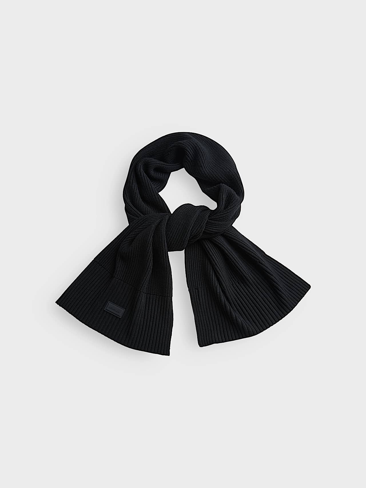 AlphaTauri | AMIENS V1.Y10.02 | Chunky Knit Scraf made from 100% Wool in Black for Unisex