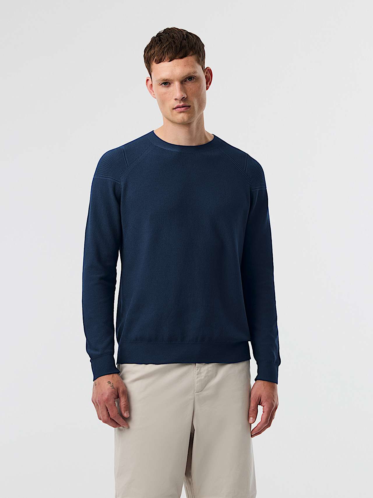 AlphaTauri | FOSOP V5.Y8.02 | Seamless 3D Performance Knit Crewneck Sweater in Navy for Men