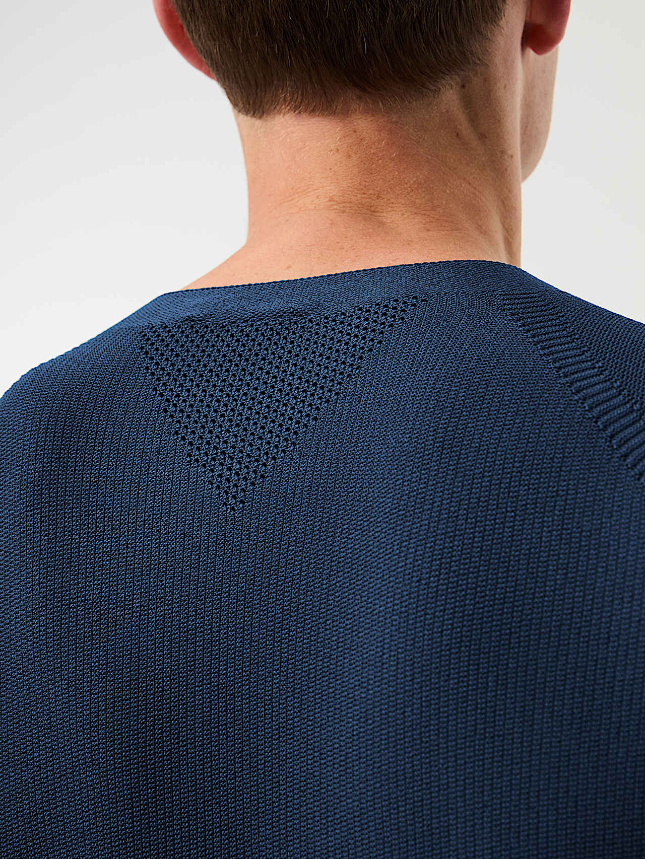 AlphaTauri | FOSOP V5.Y8.02 | Seamless 3D Performance Knit Crewneck Sweater in Navy for Men
