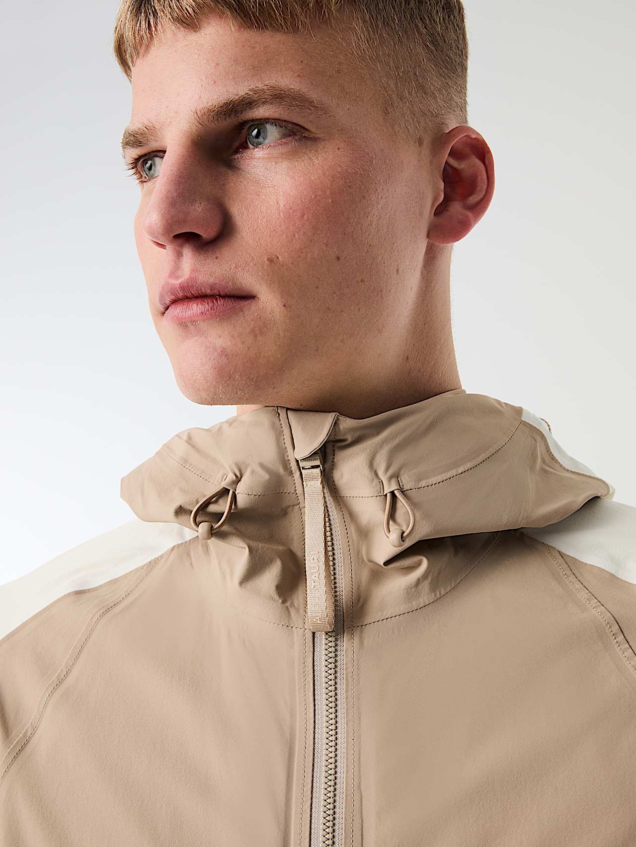 AlphaTauri | OASI V1.Y10.01 | Performance Stretch Veste légère in Dune for Homme