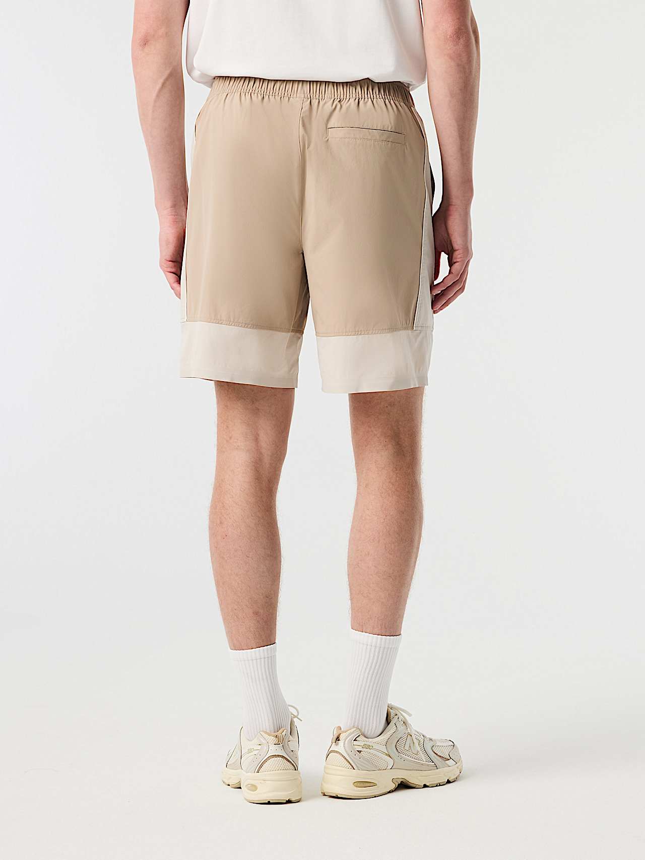 AlphaTauri | PINT V1.Y10.01 | Performance Stretch Shorts ligeros y transpirables in Dune for Hombre