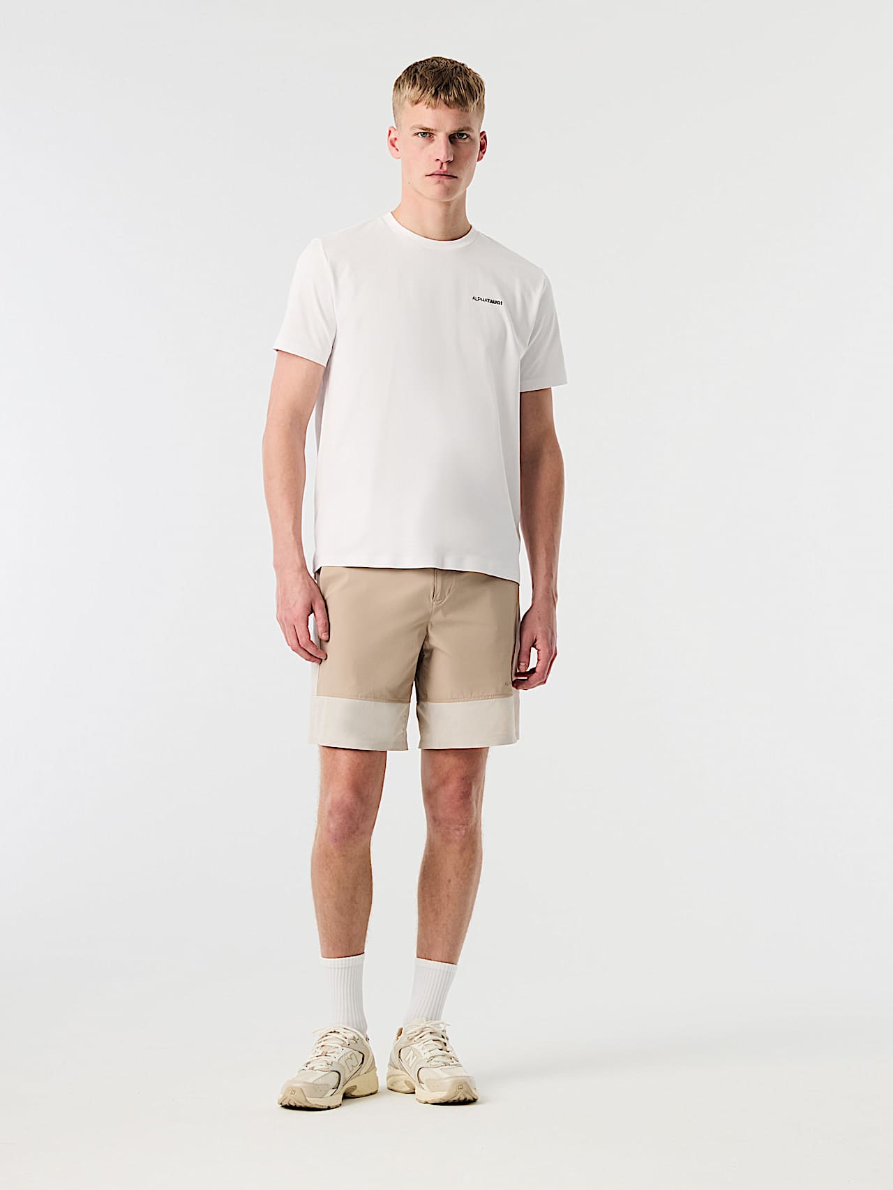 AlphaTauri | PINT V1.Y10.01 | Performance Stretch Pantaloncini leggeri e traspiranti in Dune for Uomo