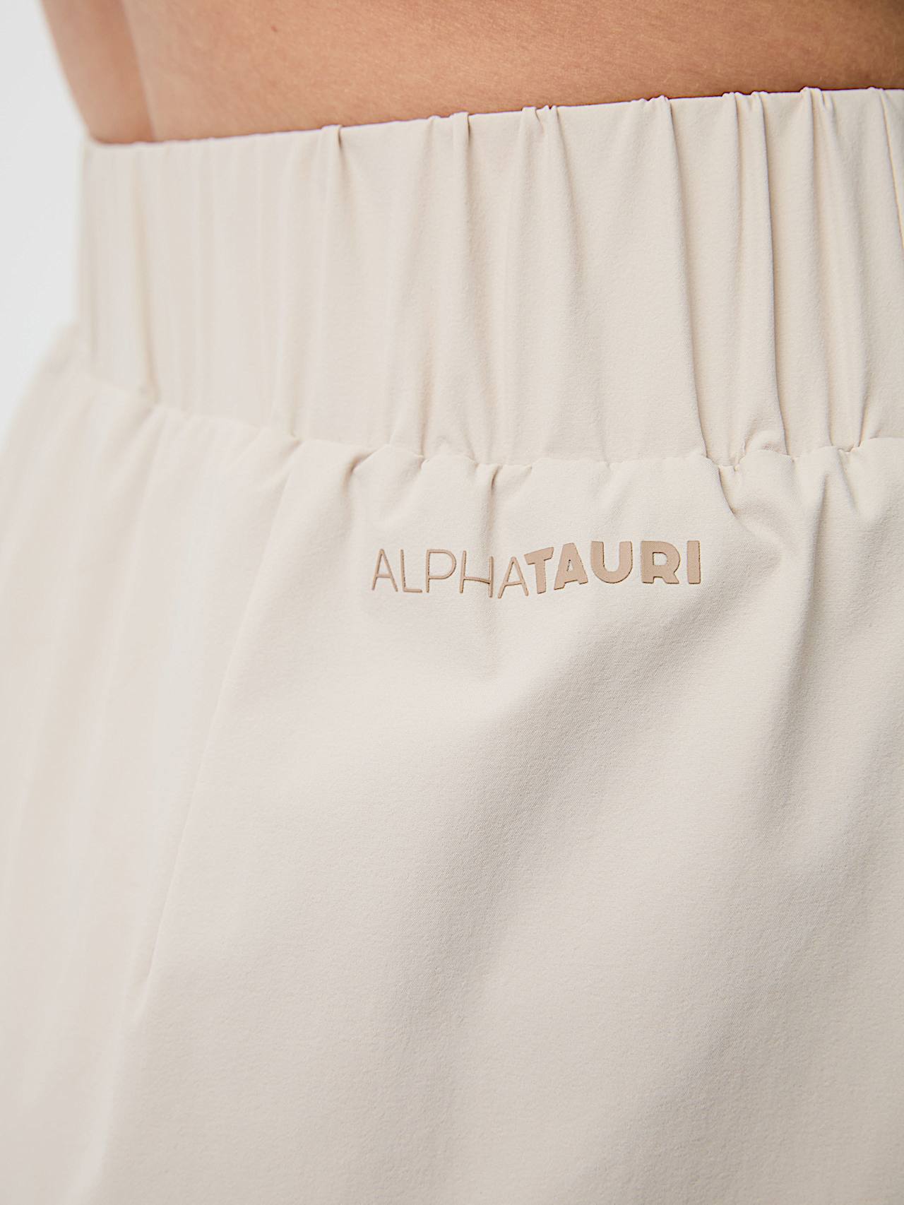 AlphaTauri | WAVY V1.Y10.01 | Performance Stretch Minirock in Stone für Damen