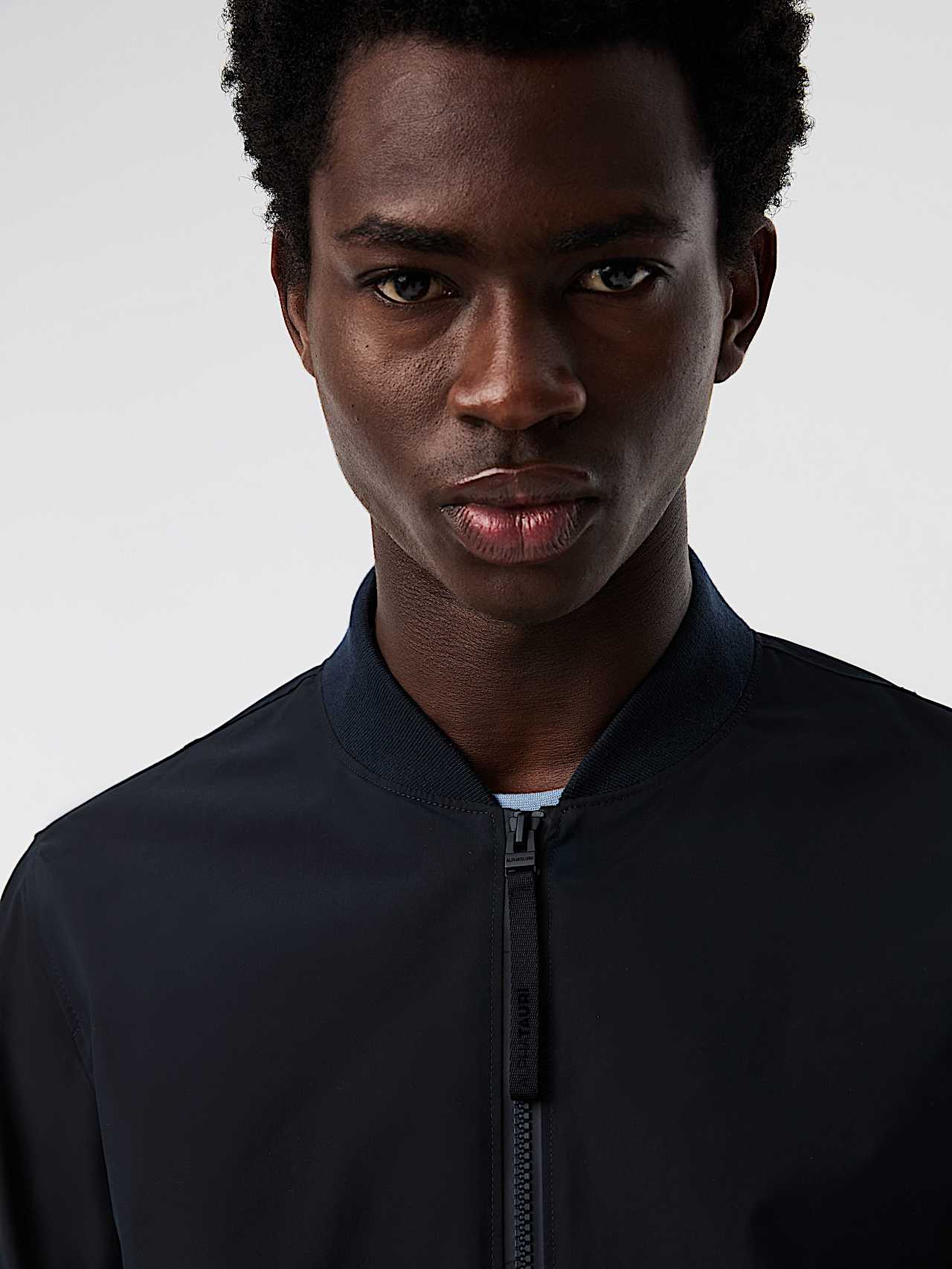 AlphaTauri | OZZT V1.Y10.01 | Veste d’aviateur en softshell in Dark Navy for Homme