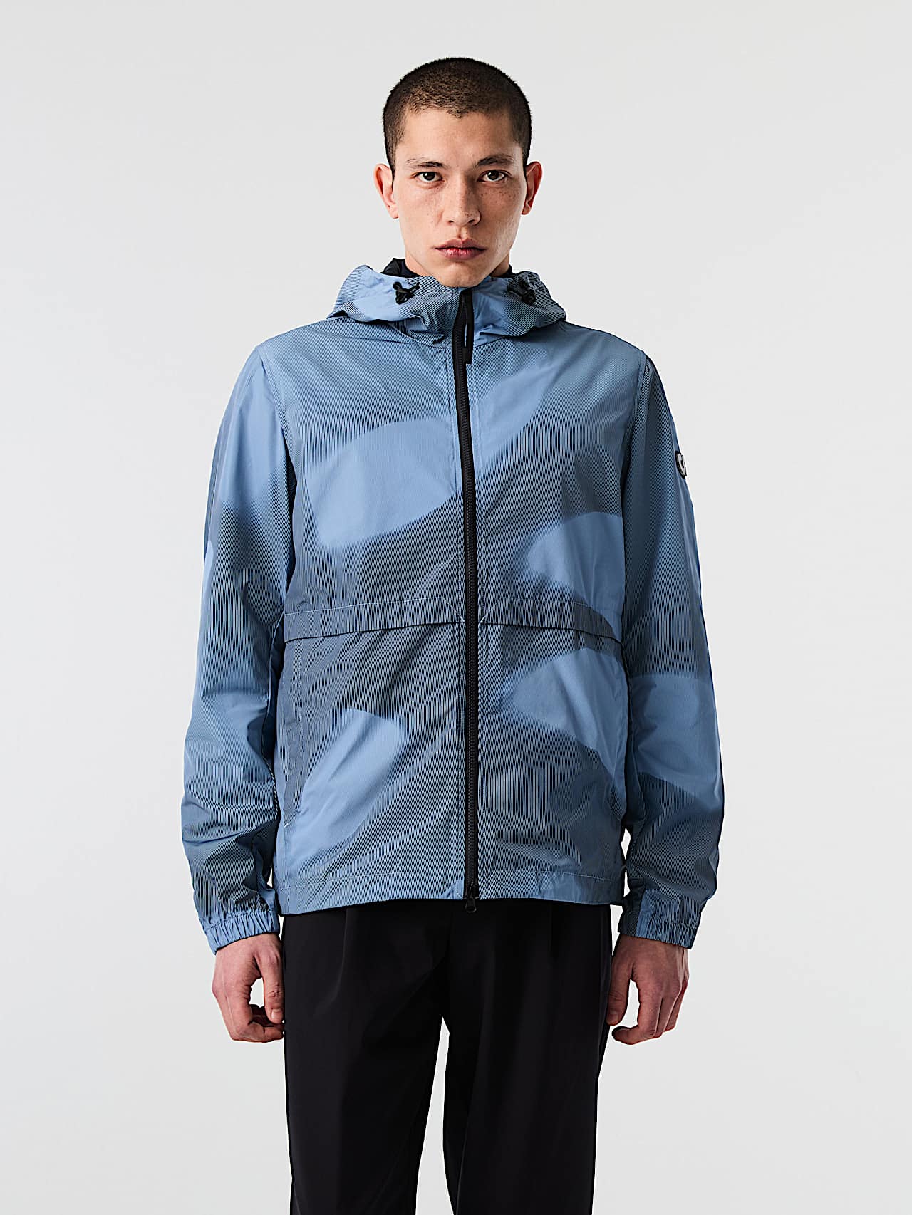 AlphaTauri | ONDA V1.Y10.01 | Veste légère à capuche avec motif imprimé in AOP dark navy / clouded blue for Homme