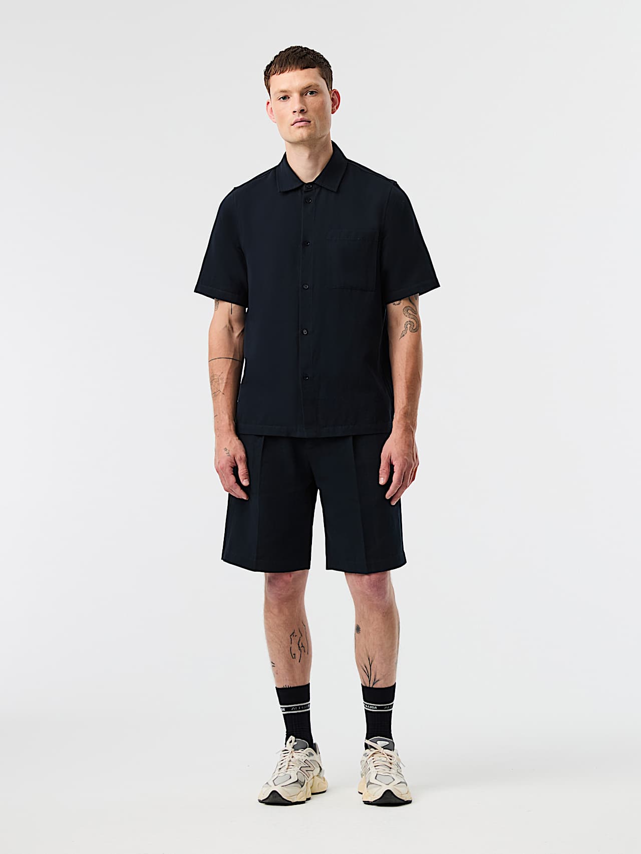 AlphaTauri | WAREH V1.Y10.01 | Locker geschnittenes Hemd aus Baumwolle-Leinen-Mix in Dark Navy für Herren