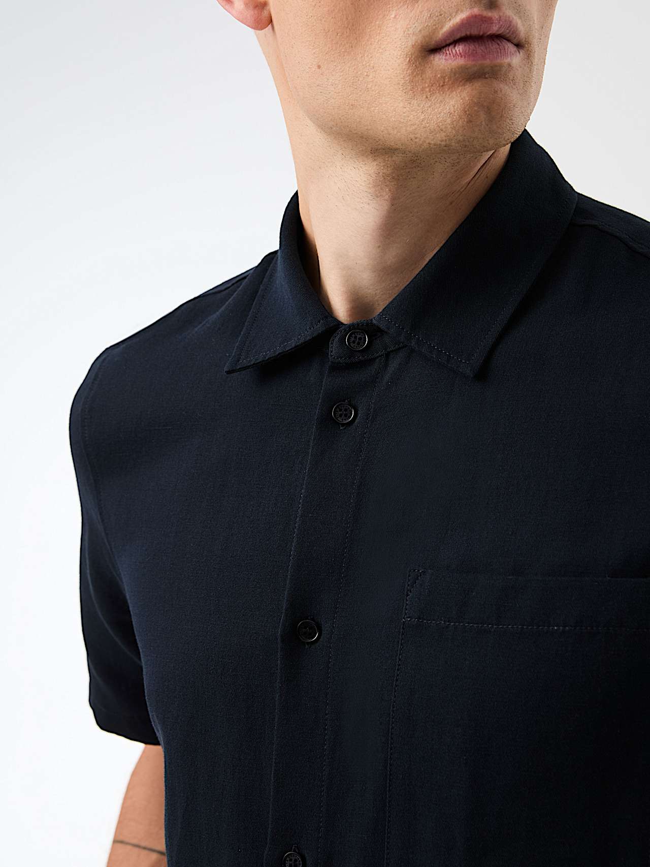 AlphaTauri | WAREH V1.Y10.01 | Locker geschnittenes Hemd aus Baumwolle-Leinen-Mix in Dark Navy für Herren