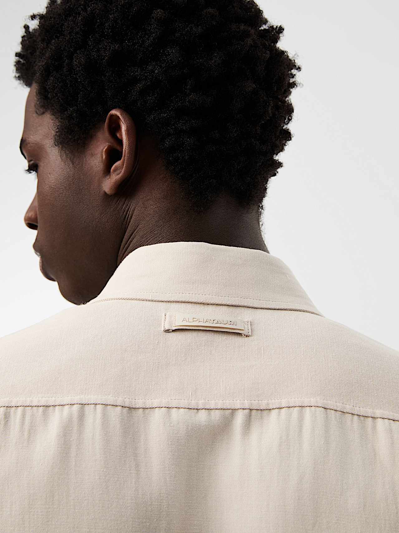 AlphaTauri | WAREH V1.Y10.01 | Sobrecamisa holgada confeccionada en mezcla de algodón y lino in Stone for Hombre