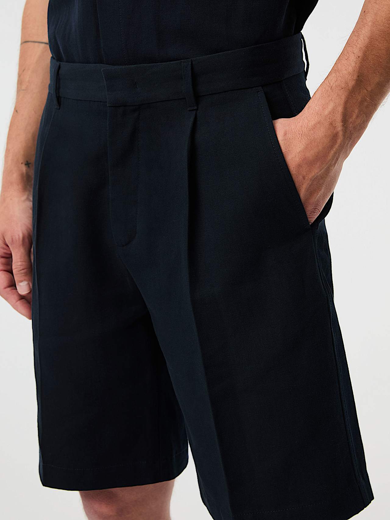 AlphaTauri | PINO V1.Y10.01 | Cotton-Linen-Blend Shorts in Dark Navy for Men