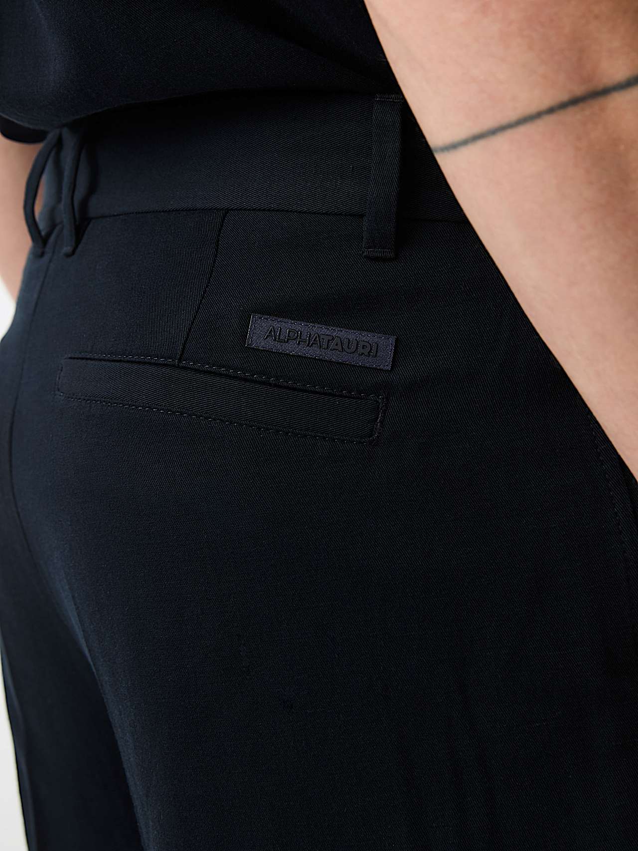 AlphaTauri | PINO V1.Y10.01 | Cotton-Linen-Blend Shorts in Dark Navy for Men