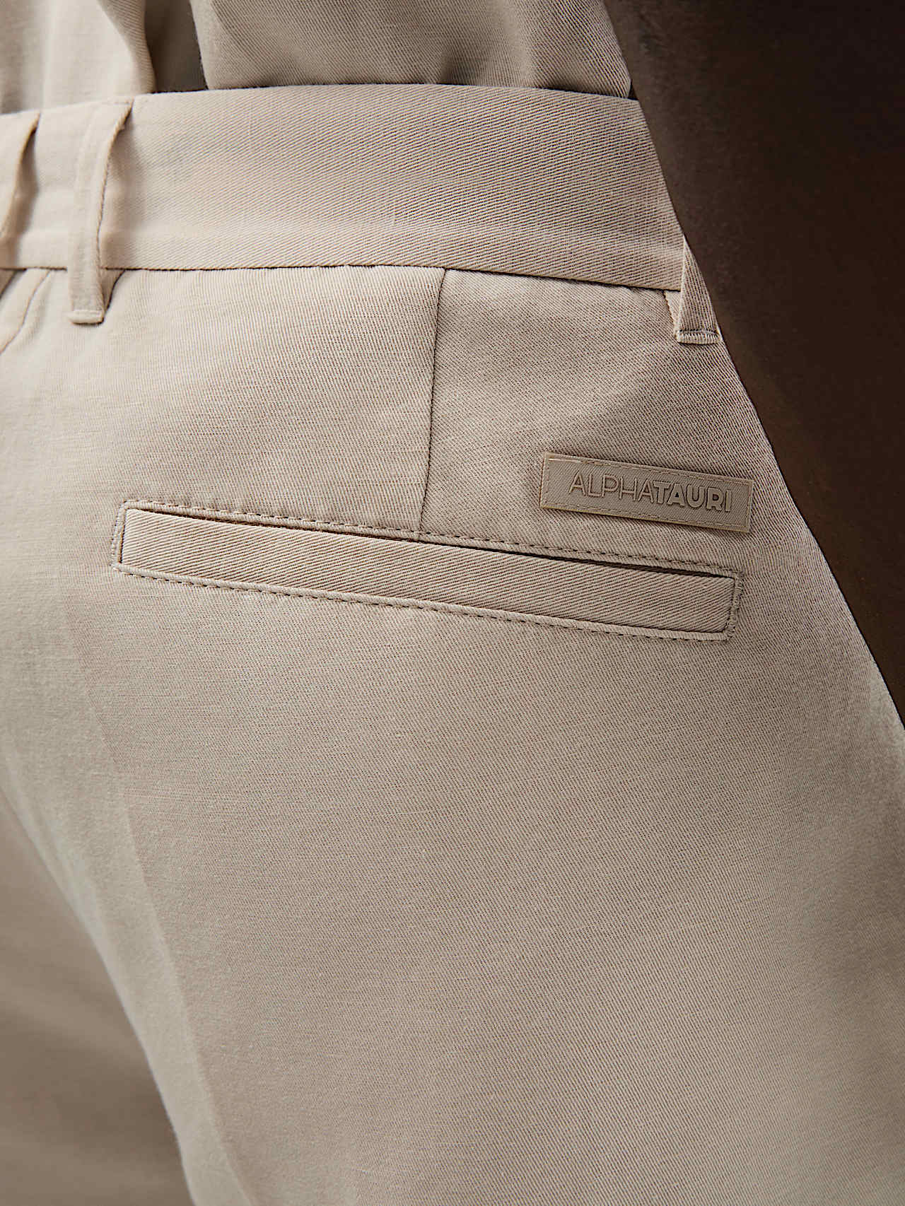 AlphaTauri | PINO V1.Y10.01 | Pantaloncini in misto lino e cotone in Stone for Uomo