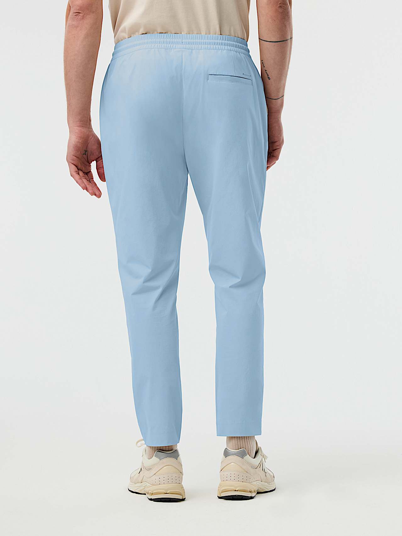 AlphaTauri | POCAS V2.Y10.01 | Pantaloni da viaggio elasticizzati ad alte prestazioni in Clouded Blue for Uomo