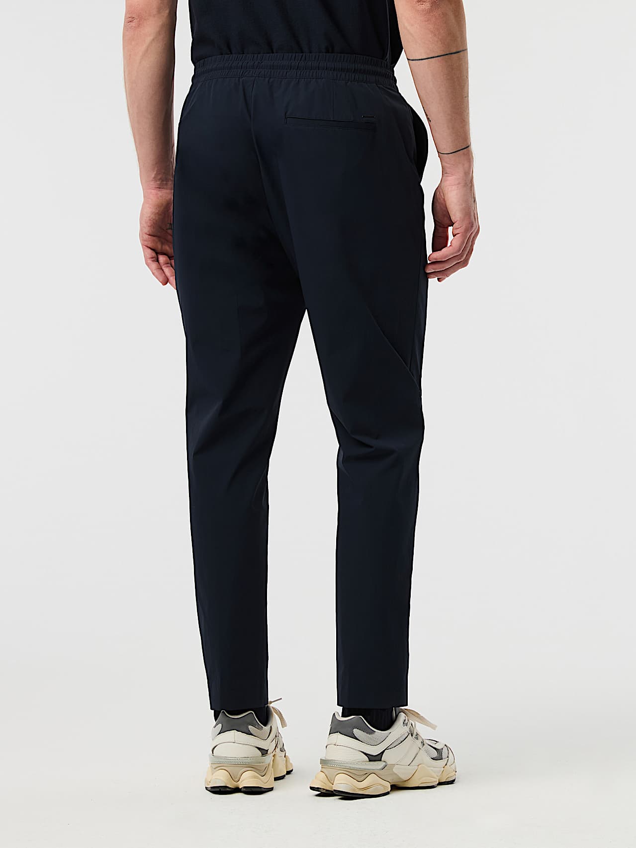 AlphaTauri | POCAS V2.Y10.01 | Performance Stretch Travelwear Trousers in Dark Navy for Homme