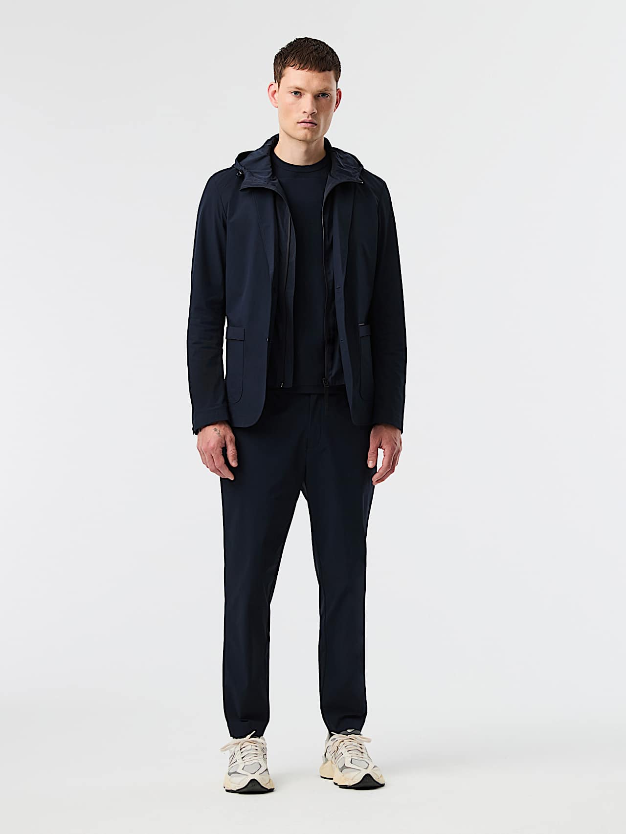 AlphaTauri | POCAS V2.Y10.01 | Pantaloni da viaggio elasticizzati ad alte prestazioni in Dark Navy for Uomo