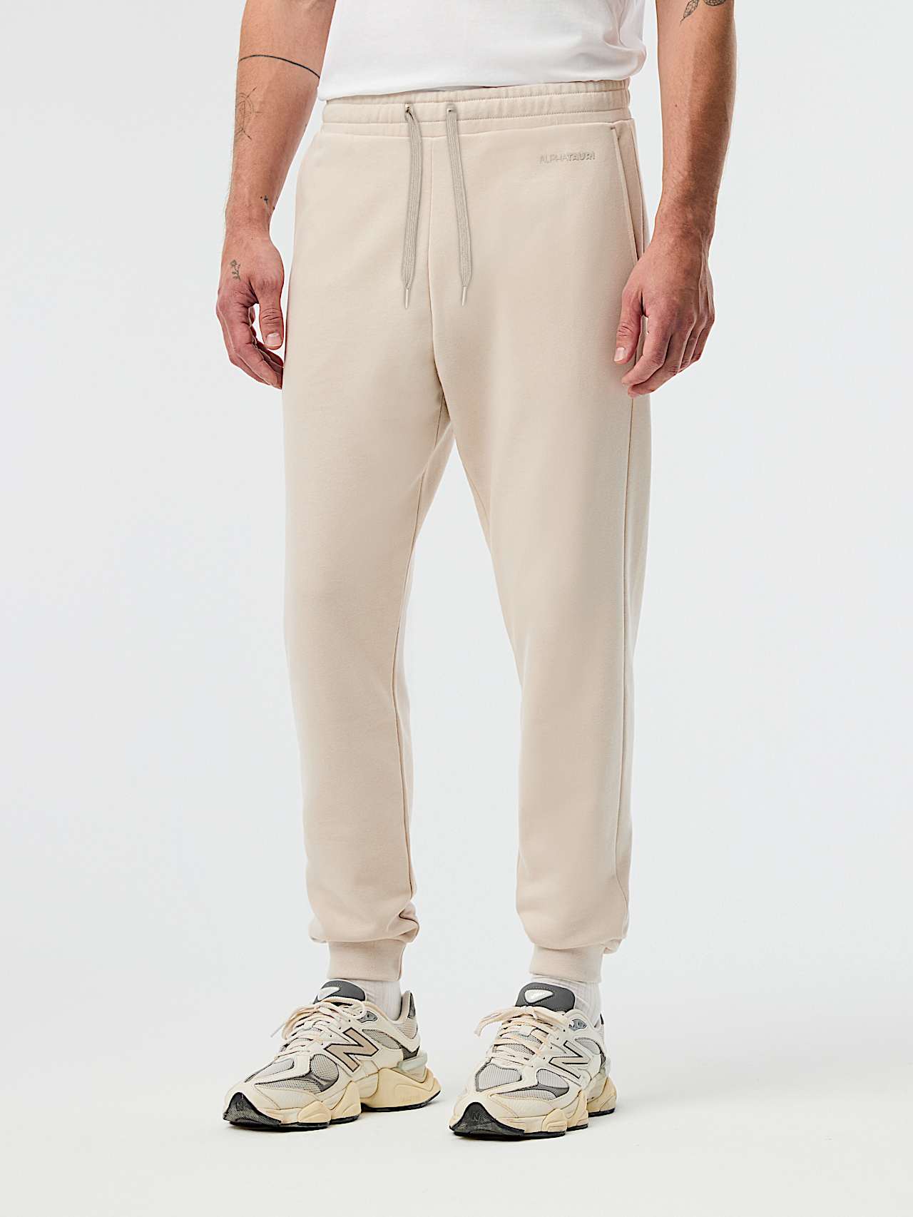 AlphaTauri | PHERO V3.Y10.01 | Pantalón de deporte con logotipo de la marca in Stone for Hombre