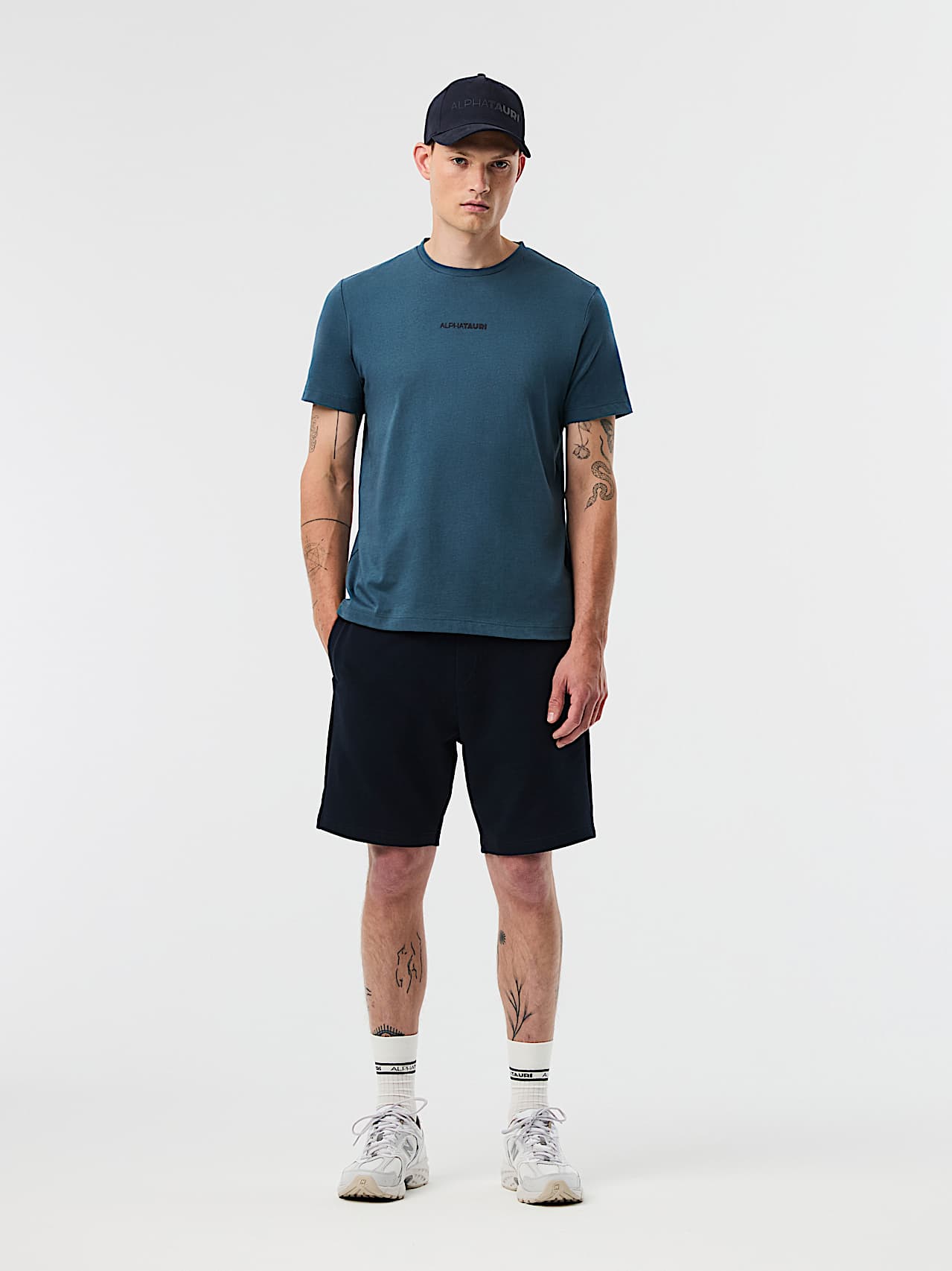 AlphaTauri | PHARS V2.Y10.01 | Short de sport Signature Logo in Dark Navy for Homme