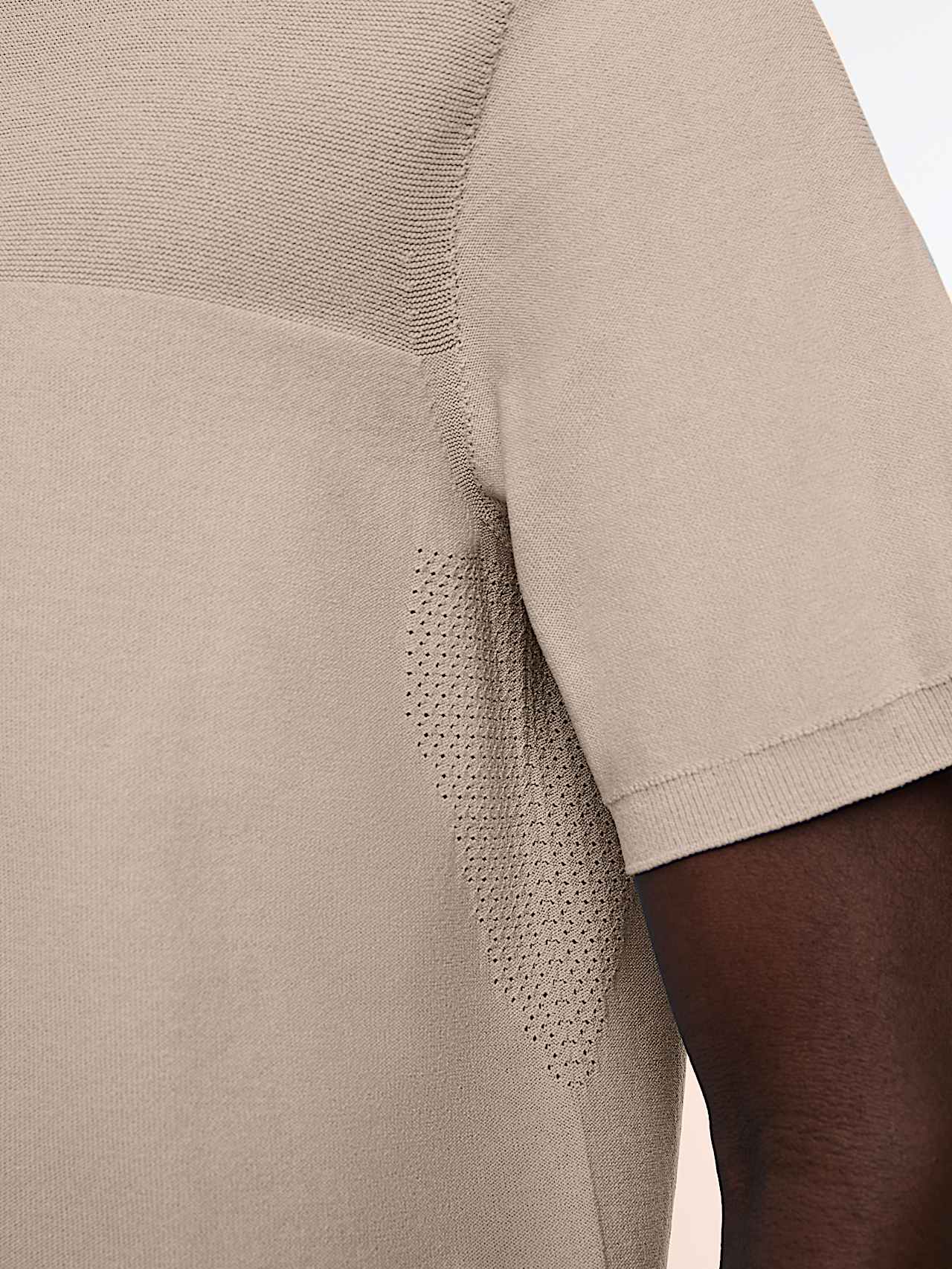 AlphaTauri | FENZI V2.Y10.01 | Polo de punto técnico en 3D in Dune for Hombre