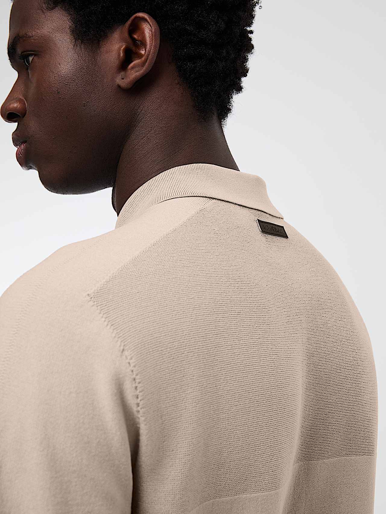 AlphaTauri | FENZI V2.Y10.01 | Polo de punto técnico en 3D in Dune for Hombre
