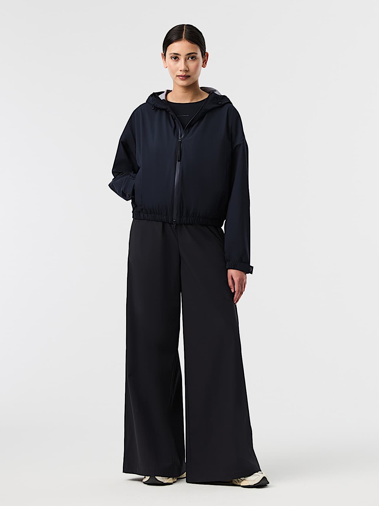 AlphaTauri | ORAS V1.Y10.01 | Leichte Tauroshield® Packable Regenjacke in Dark Navy für Damen