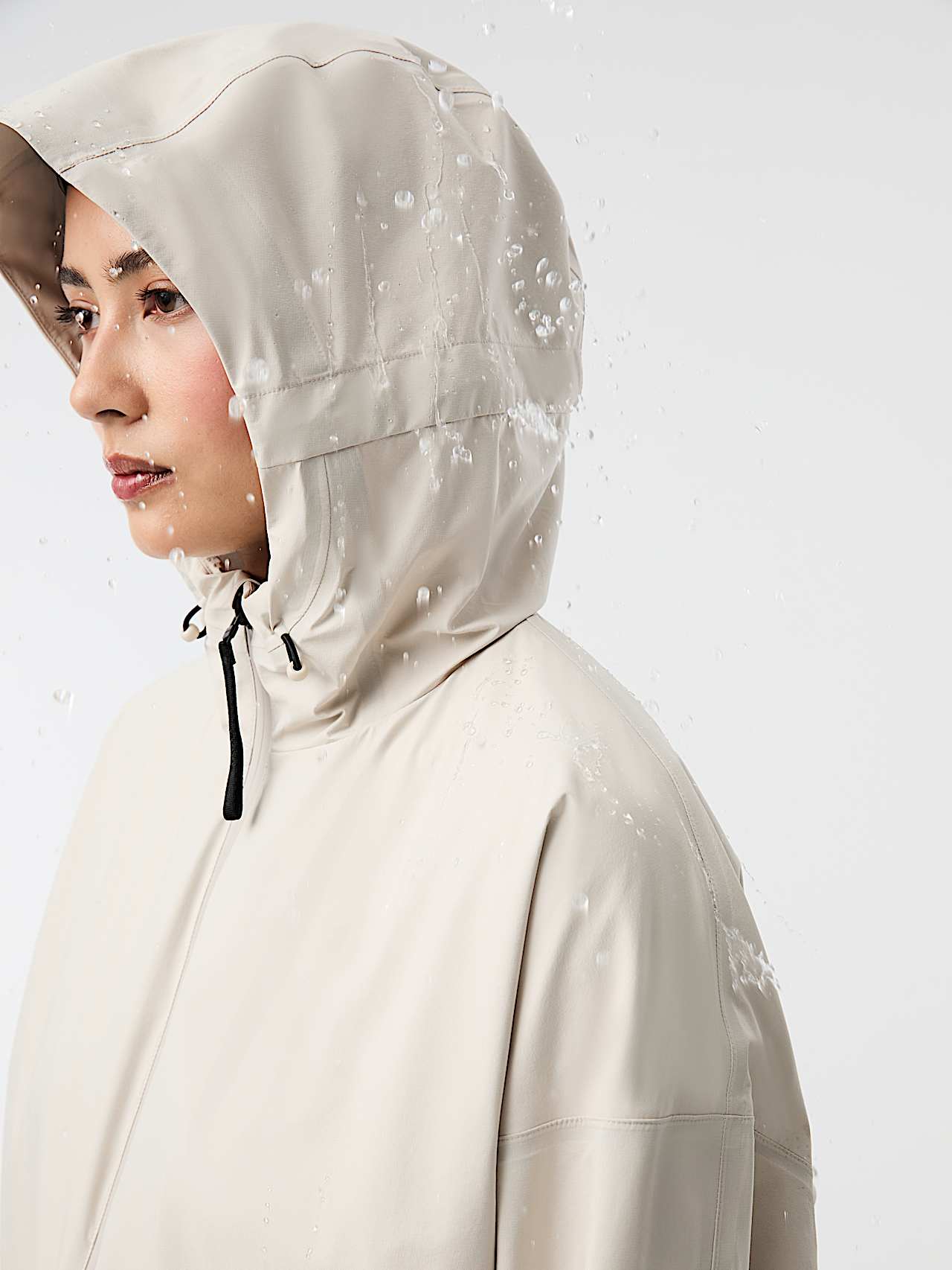 AlphaTauri | ORAS V1.Y10.01 | Chubasquero ligero plegable Tauroshield® in Stone for Mujer