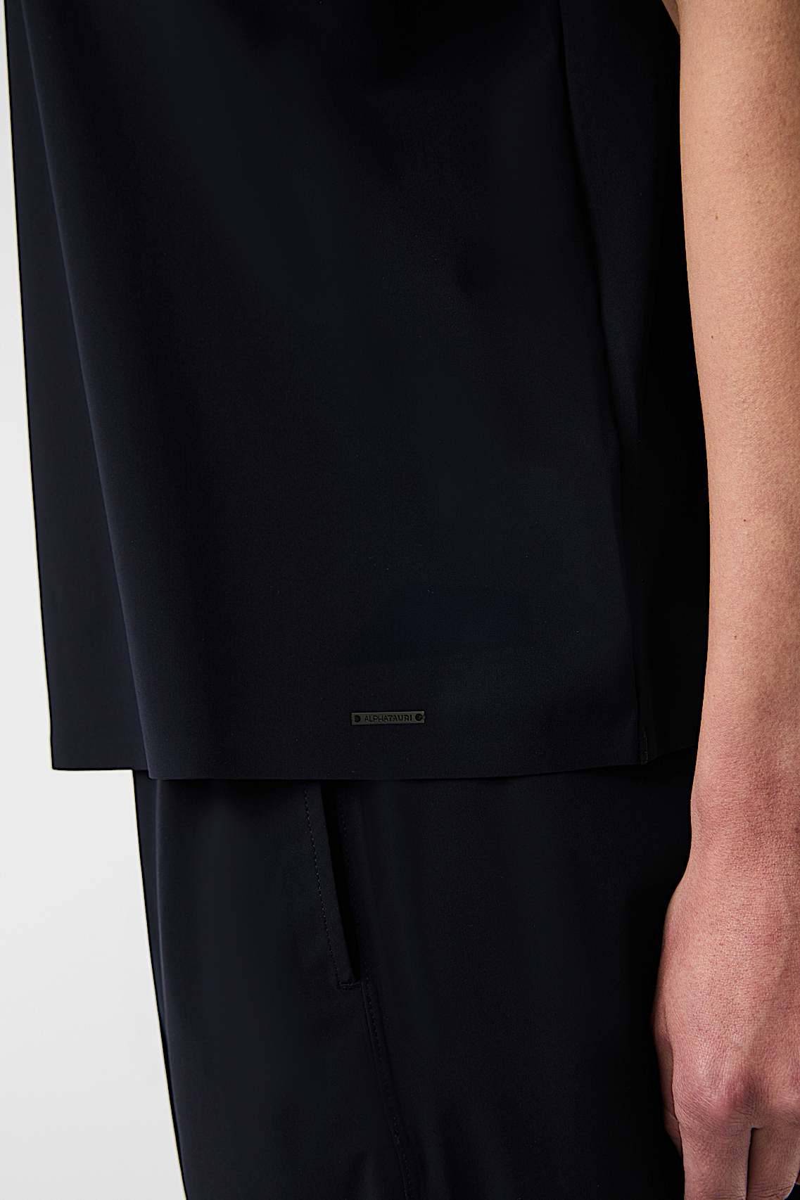 AlphaTauri | JEUWAL V3.Y10.01 | Camiseta holgada de punto Power Stretch in Dark Navy for Mujer