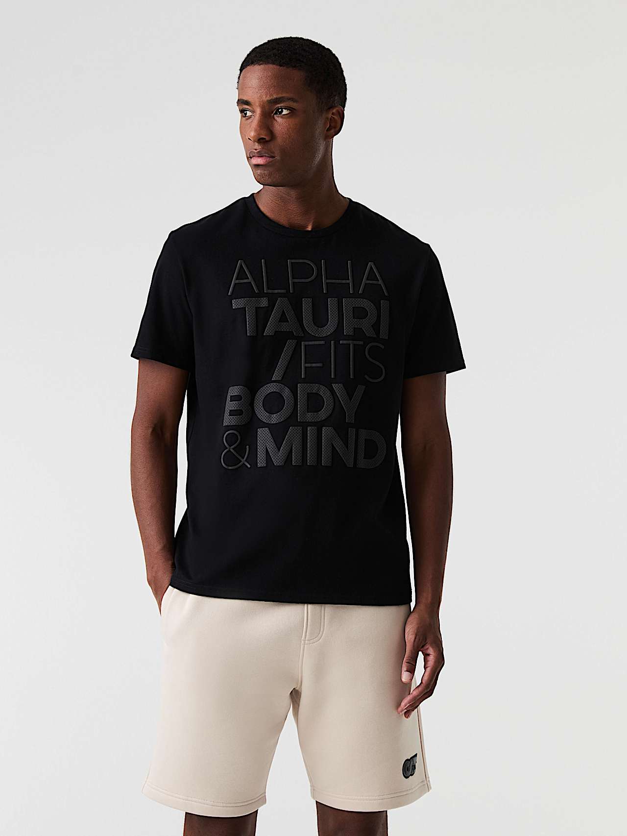 AlphaTauri | JUMMI V1.Y9.01 | T-Shirt aus Bio-Baumwolle mit Logo in Schwarz für Herren AlphaTauri | JUMMI V1.Y9.01 | T-Shirt aus Bio-Baumwolle mit Logo in Schwarz für Herren