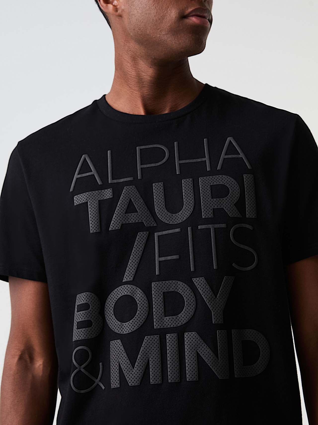 AlphaTauri | JUMMI V1.Y9.01 | Organic Cotton Logo T-Shirt in Black for Men AlphaTauri | JUMMI V1.Y9.01 | Organic Cotton Logo T-Shirt in Black for Men