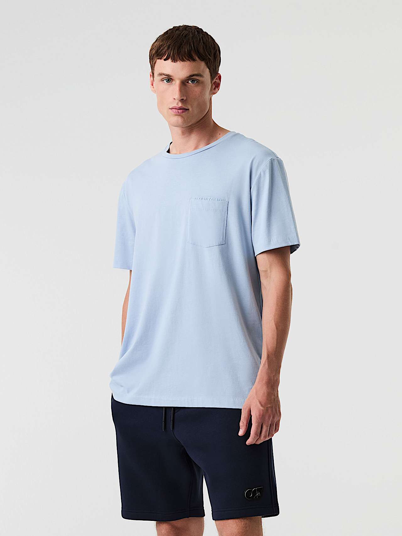 AlphaTauri | JOMER V1.Y9.01 | T-Shirt aus Supima-Qualitätsbaumwolle in Fog Blue für Herren AlphaTauri | JOMER V1.Y9.01 | T-Shirt aus Supima-Qualitätsbaumwolle in Fog Blue für Herren