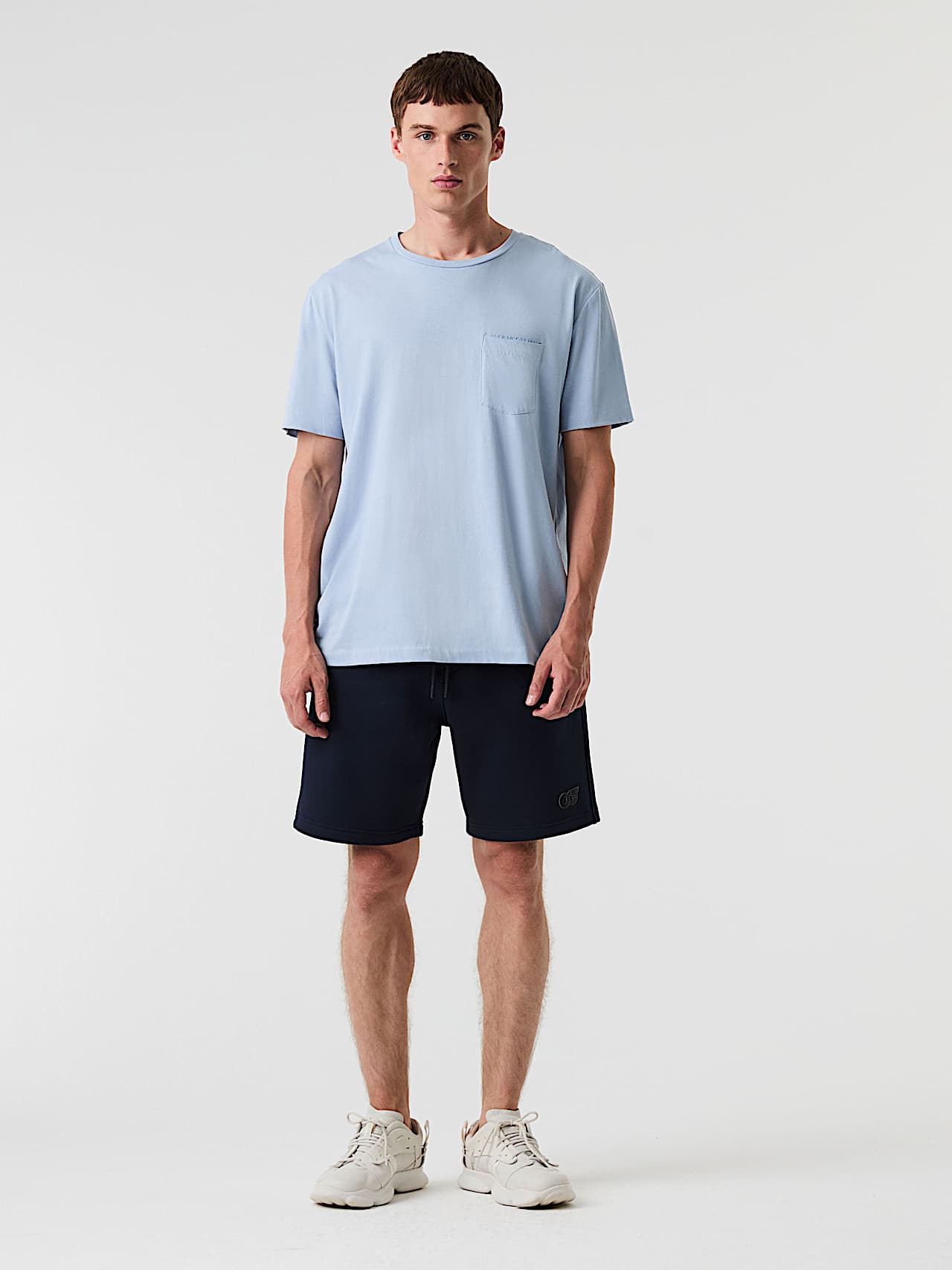 AlphaTauri | JOMER V1.Y9.01 | T-Shirt aus Supima-Qualitätsbaumwolle in Fog Blue für Herren AlphaTauri | JOMER V1.Y9.01 | T-Shirt aus Supima-Qualitätsbaumwolle in Fog Blue für Herren