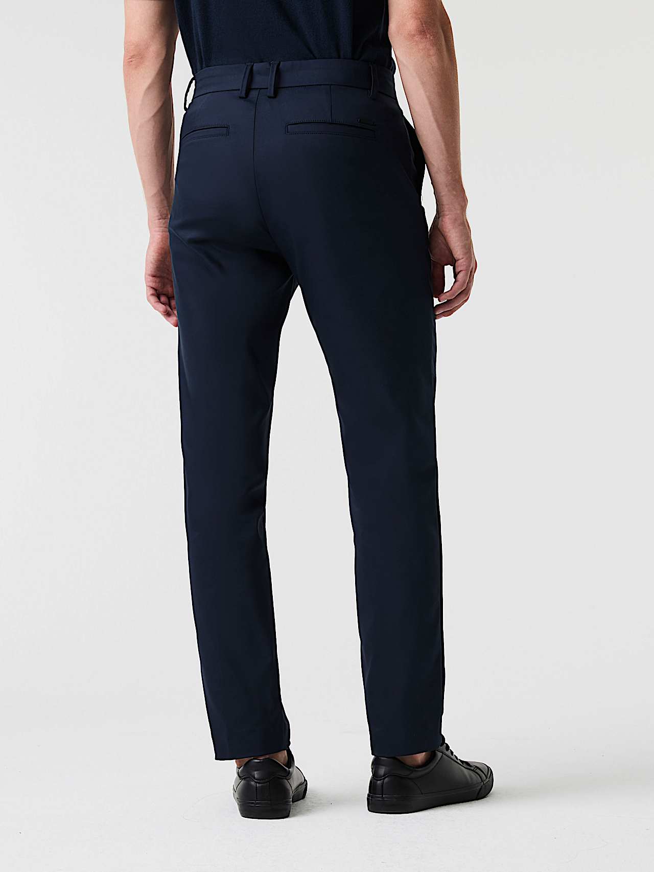 AlphaTauri | PADEN V2.Y9.01 | Pleated Stretch Cotton Pants in Navy for Men AlphaTauri | PADEN V2.Y9.01 | Pleated Stretch Cotton Pants in Navy for Men