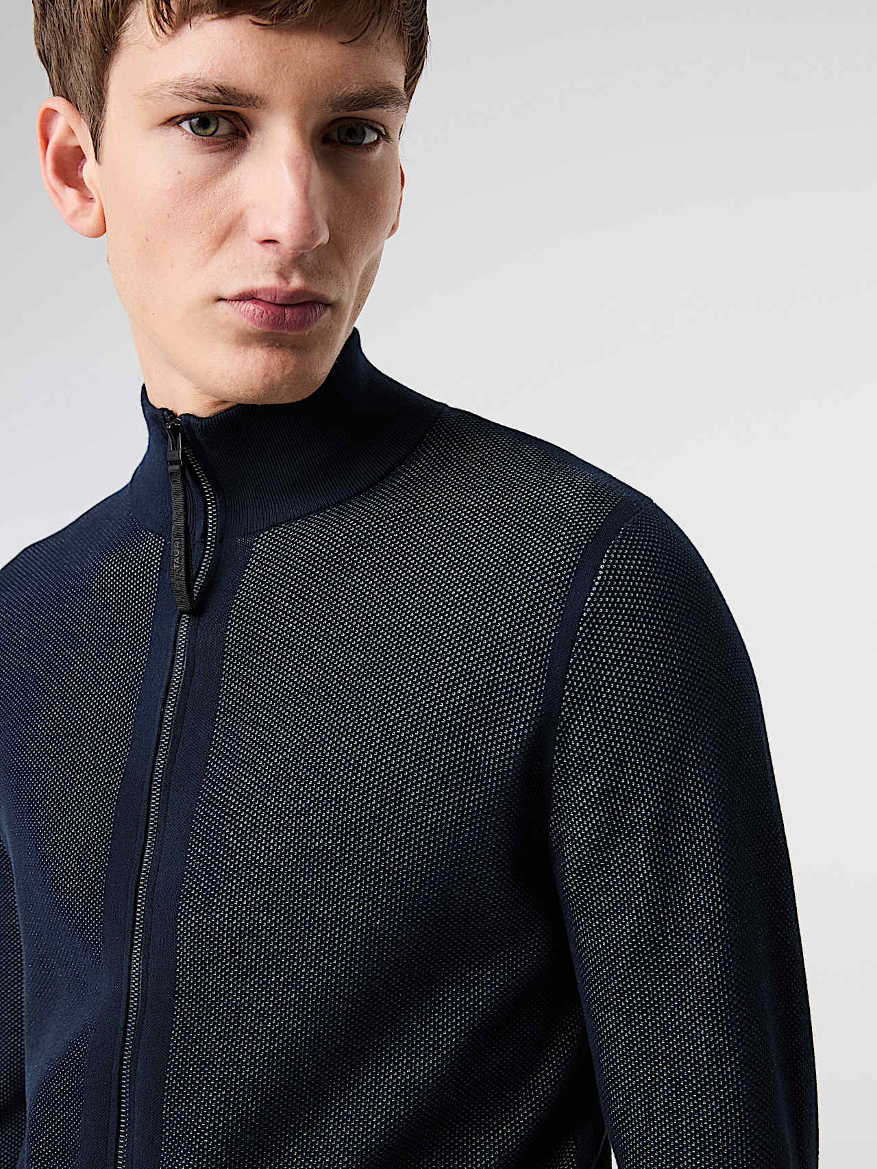 AlphaTauri | FAWAN V1.Y9.01 | Strickjacke aus Baumwolle und Lyocell in Navy für Herren AlphaTauri | FAWAN V1.Y9.01 | Strickjacke aus Baumwolle und Lyocell in Navy für Herren