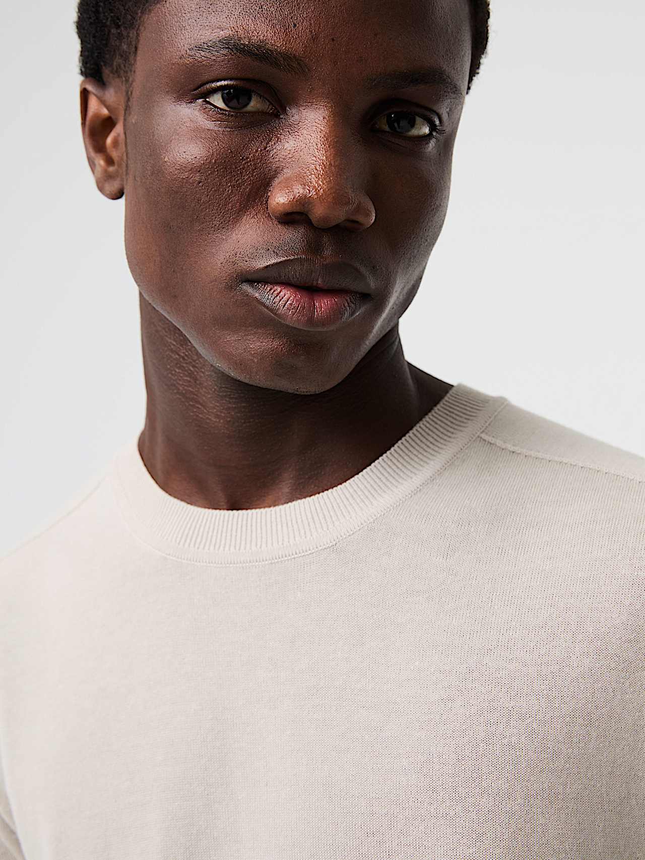 AlphaTauri | FASHI V1.Y9.01 | Nahtloses 3D-Strick-T-Shirt aus Leinen-Baumwolle in Stone für Herren