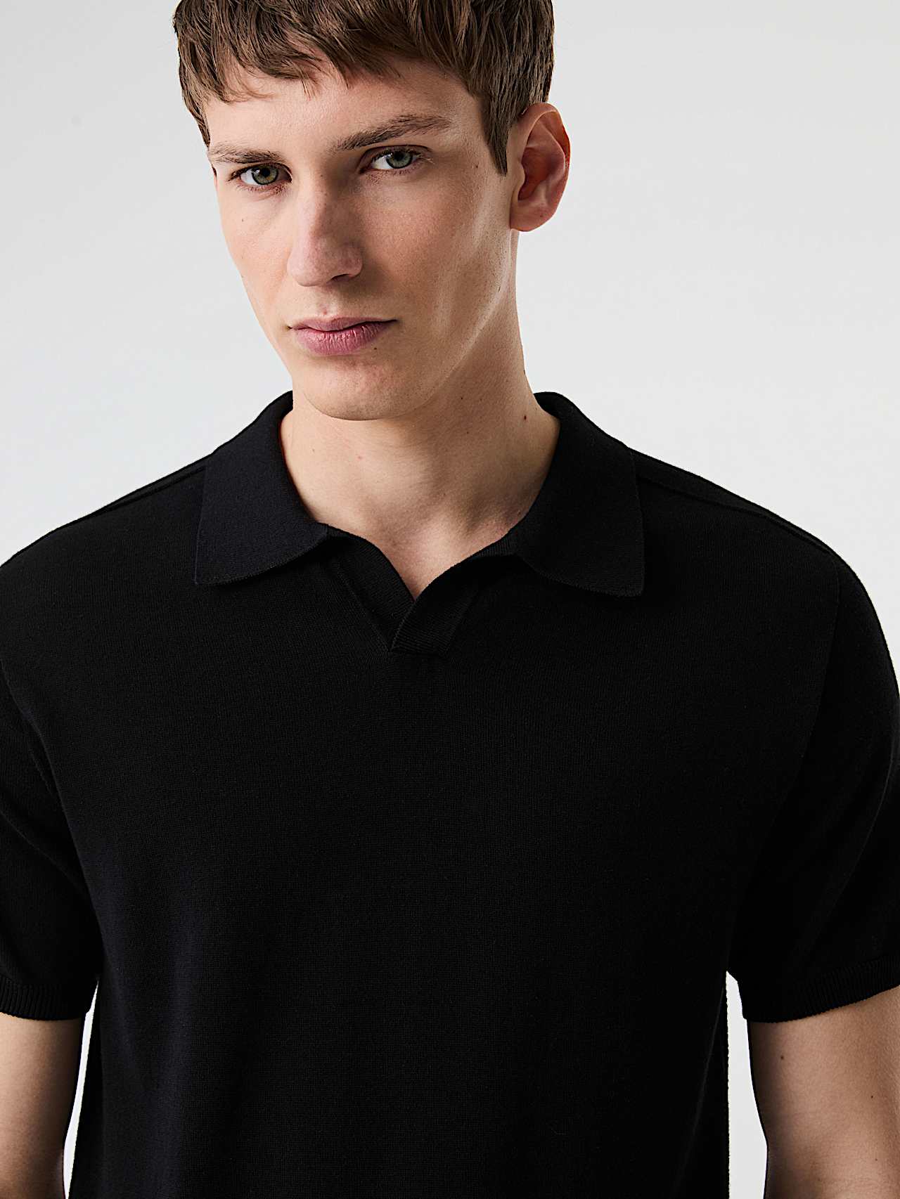 AlphaTauri | FASSA V1.Y9.01 | Seamless 3D Knit Linen-Cotton Polo-Shirt in Black for Men AlphaTauri | FASSA V1.Y9.01 | Seamless 3D Knit Linen-Cotton Polo-Shirt in Black for Men