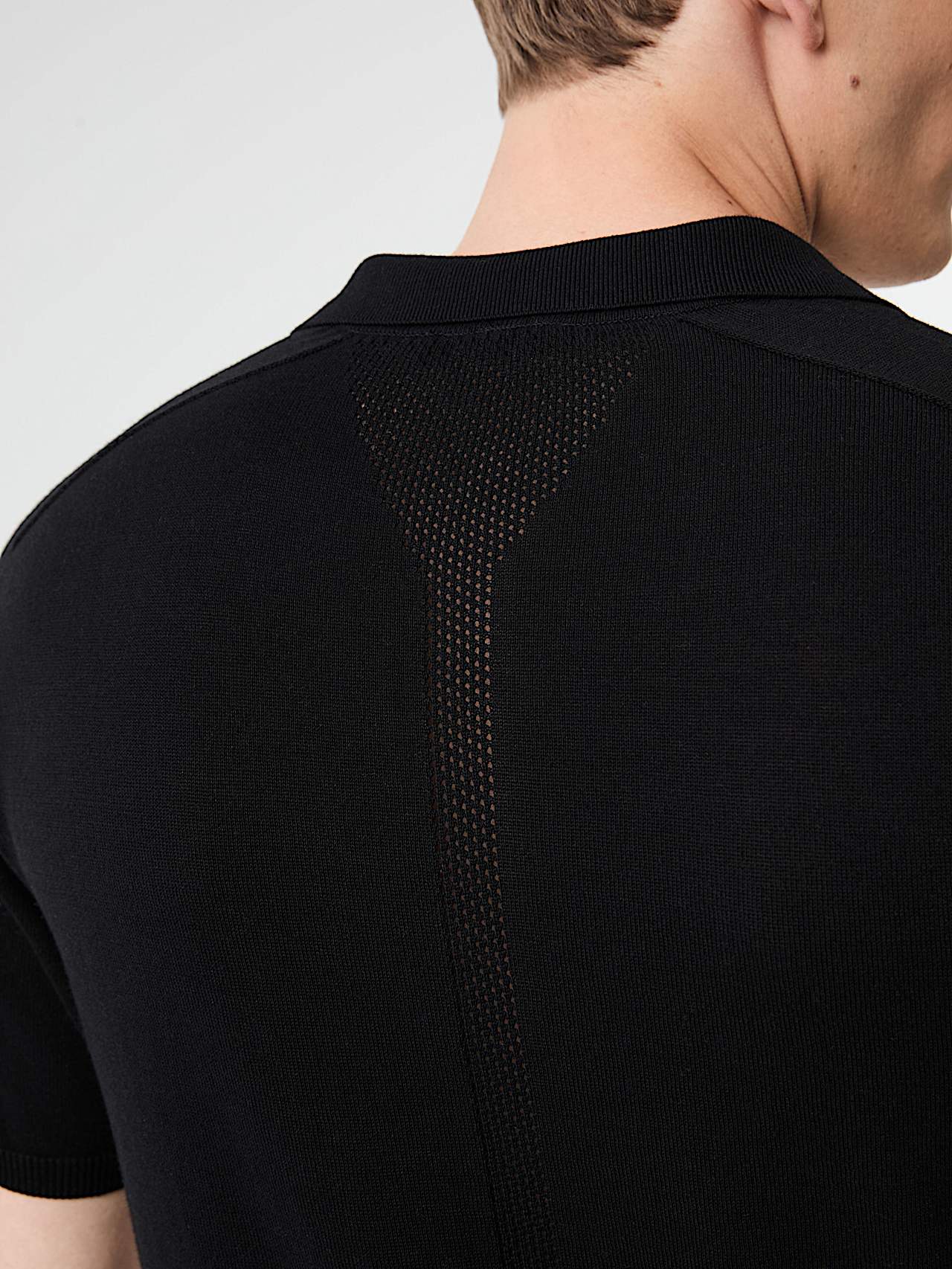 AlphaTauri | FASSA V1.Y9.01 | Seamless 3D Knit Linen-Cotton Polo-Shirt in Black for Men AlphaTauri | FASSA V1.Y9.01 | Seamless 3D Knit Linen-Cotton Polo-Shirt in Black for Men