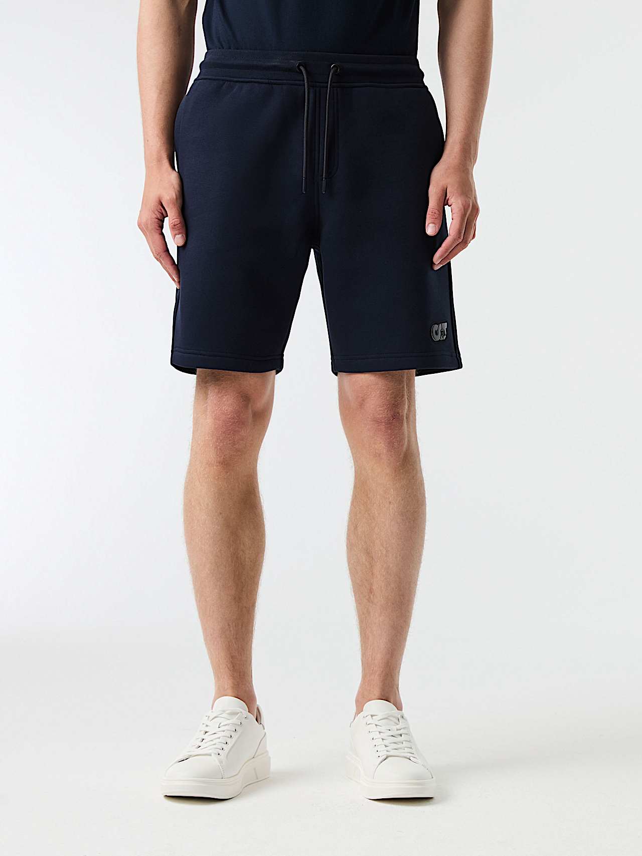 AlphaTauri | PHARS V1.Y9.01 | Sweatshorts mit charakteristischem Logo in Navy für Herren AlphaTauri | PHARS V1.Y9.01 | Sweatshorts mit charakteristischem Logo in Navy für Herren