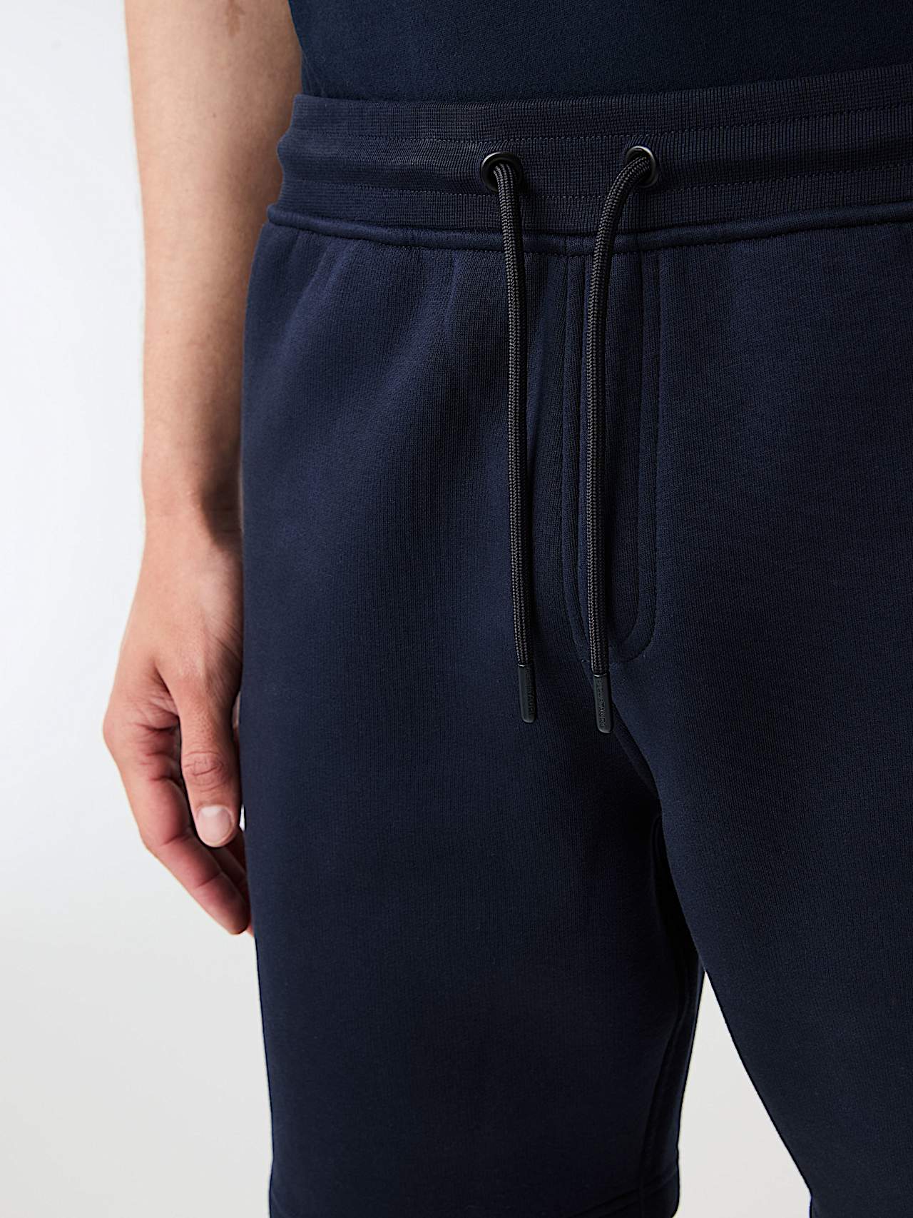 AlphaTauri | PHARS V1.Y9.01 | Sweatshorts mit charakteristischem Logo in Navy für Herren AlphaTauri | PHARS V1.Y9.01 | Sweatshorts mit charakteristischem Logo in Navy für Herren
