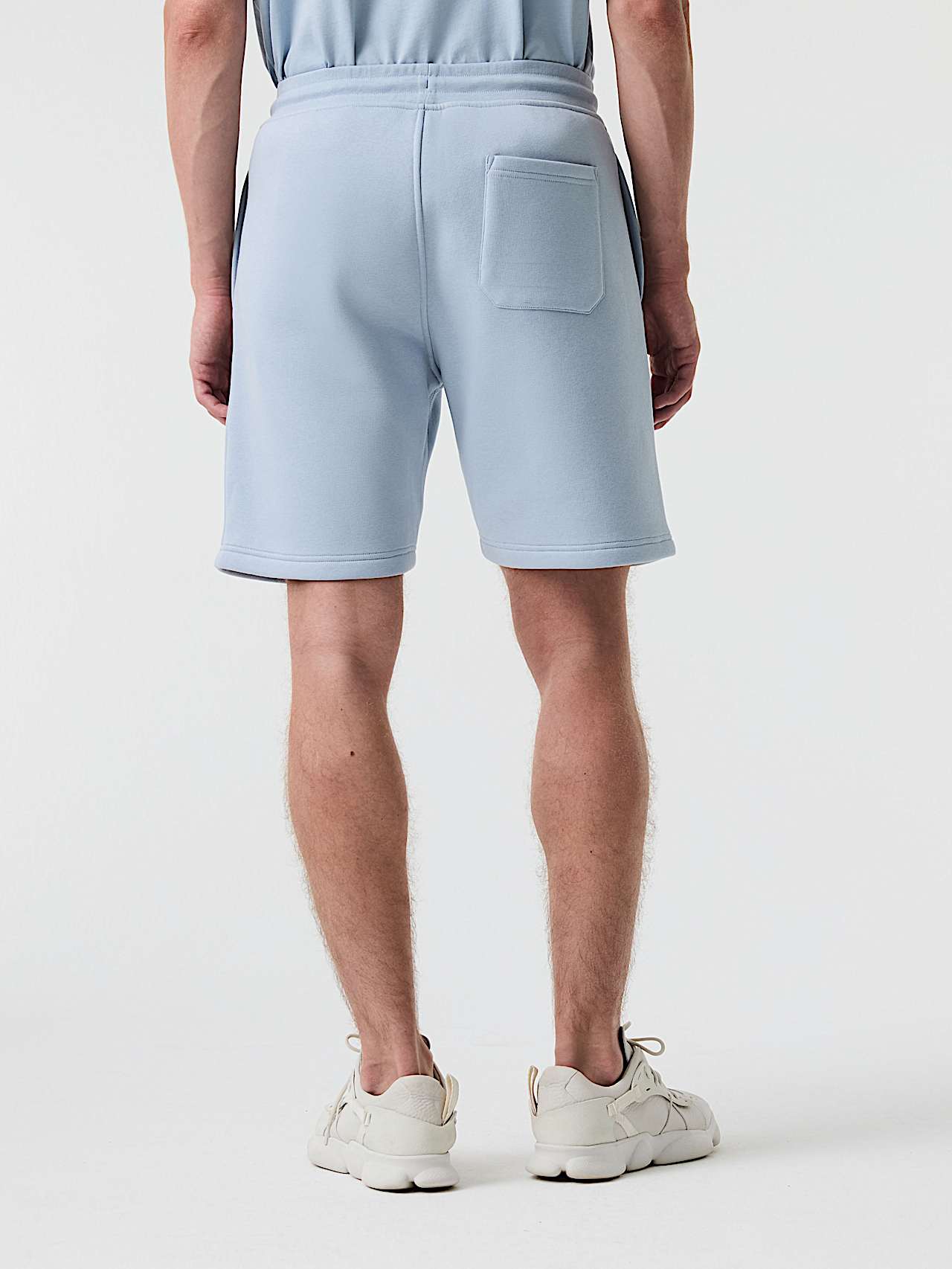 AlphaTauri | PHARS V1.Y9.01 | Sweatshorts mit charakteristischem Logo in Fog Blue für Herren AlphaTauri | PHARS V1.Y9.01 | Sweatshorts mit charakteristischem Logo in Fog Blue für Herren