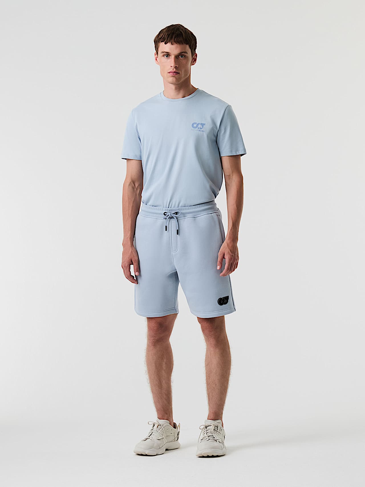 AlphaTauri | PHARS V1.Y9.01 | Sweatshorts mit charakteristischem Logo in Fog Blue für Herren AlphaTauri | PHARS V1.Y9.01 | Sweatshorts mit charakteristischem Logo in Fog Blue für Herren