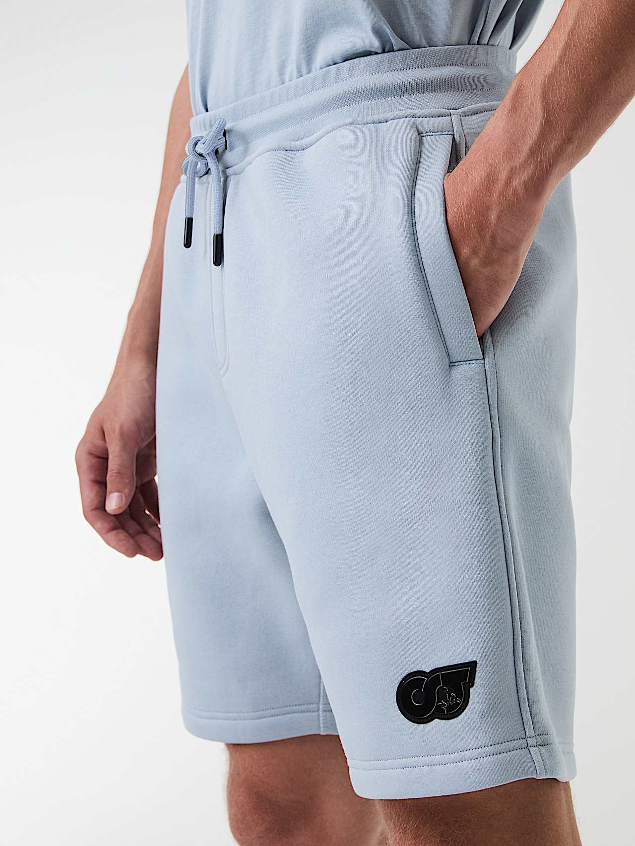 AlphaTauri | PHARS V1.Y9.01 | Sweatshorts mit charakteristischem Logo in Fog Blue für Herren AlphaTauri | PHARS V1.Y9.01 | Sweatshorts mit charakteristischem Logo in Fog Blue für Herren