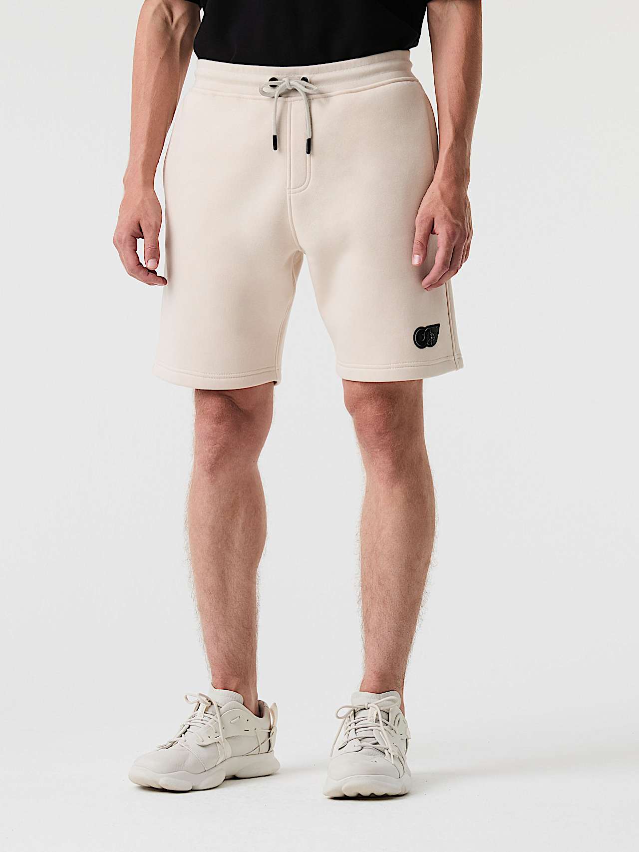 AlphaTauri | PHARS V1.Y9.01 | Sweatshorts mit charakteristischem Logo in Stone für Herren AlphaTauri | PHARS V1.Y9.01 | Sweatshorts mit charakteristischem Logo in Stone für Herren
