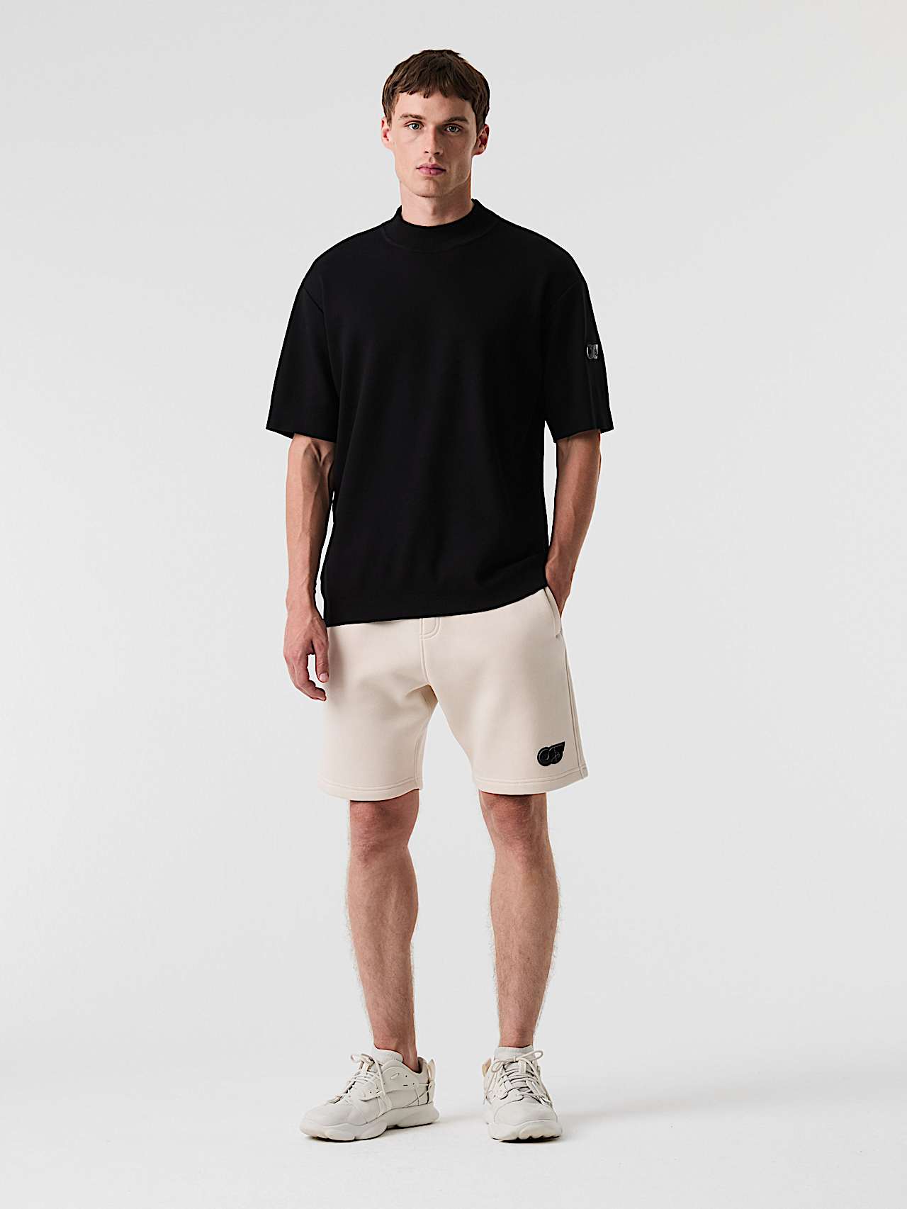 AlphaTauri | PHARS V1.Y9.01 | Sweatshorts mit charakteristischem Logo in Stone für Herren AlphaTauri | PHARS V1.Y9.01 | Sweatshorts mit charakteristischem Logo in Stone für Herren