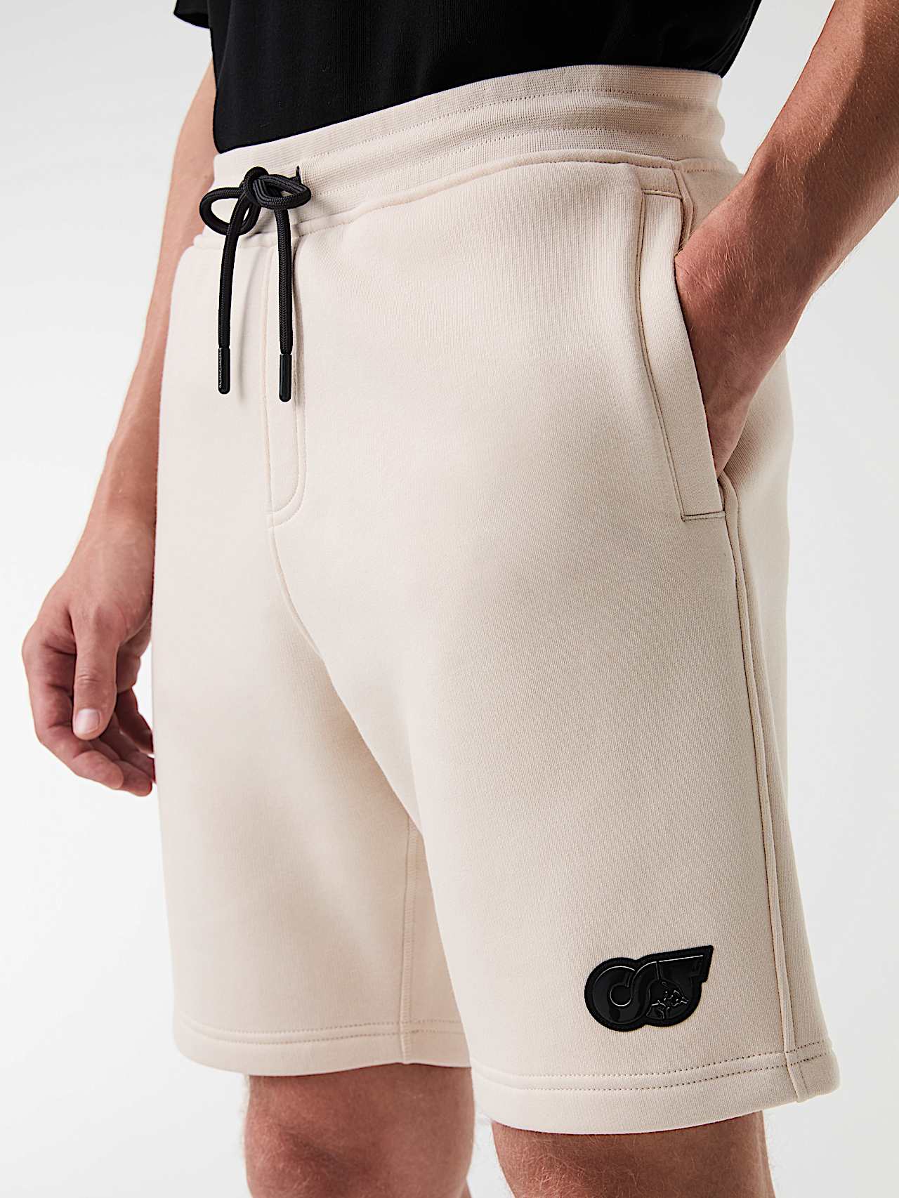 AlphaTauri | PHARS V1.Y9.01 | Sweatshorts mit charakteristischem Logo in Stone für Herren AlphaTauri | PHARS V1.Y9.01 | Sweatshorts mit charakteristischem Logo in Stone für Herren