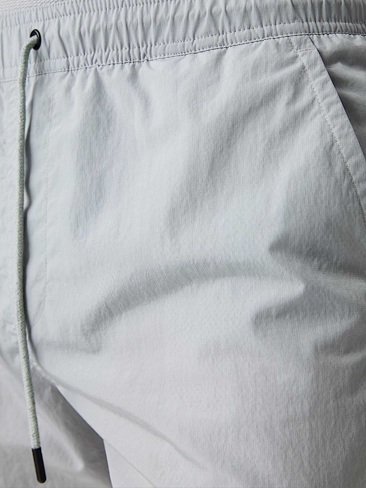 AlphaTauri | PETAL V1.Y9.01 | Short de bain léger in Gris Moyen for Homme