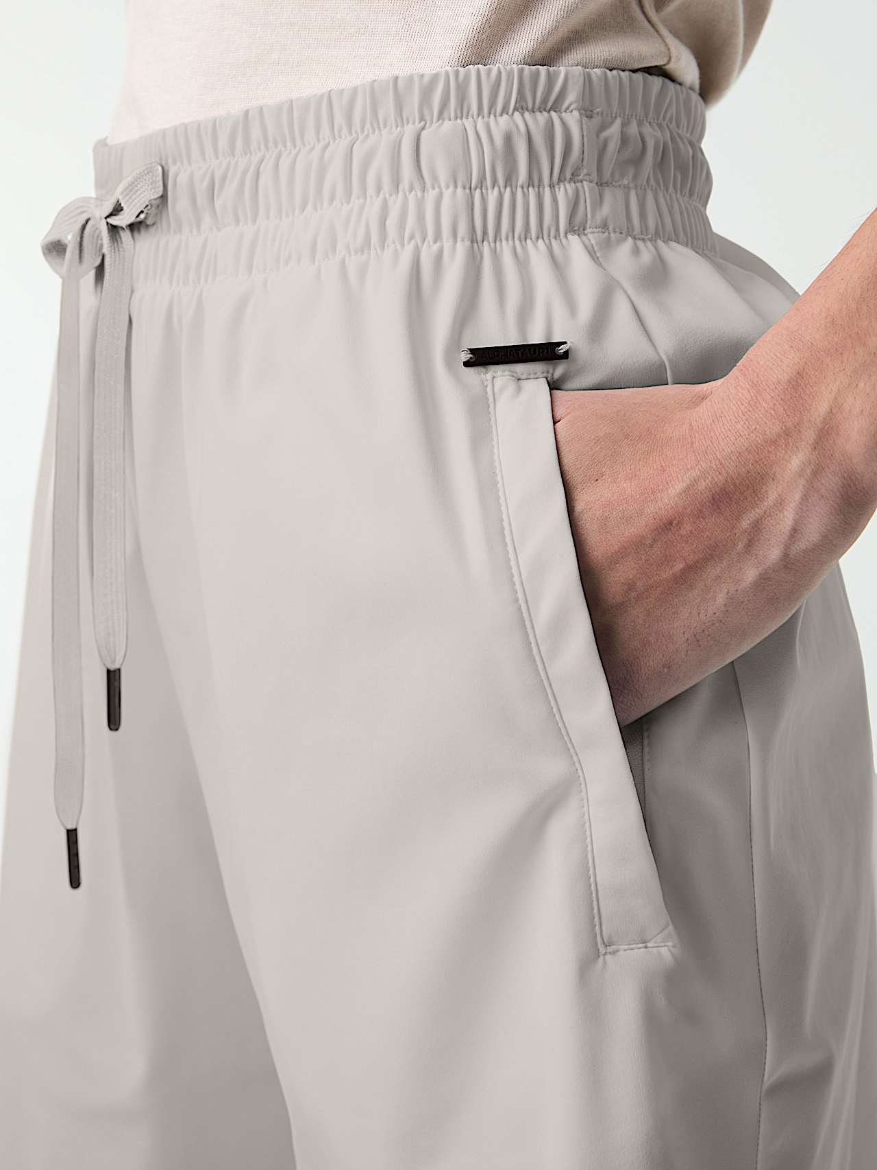 AlphaTauri | PIRT V1.Y9.01 | Pantalones cortos de punto Power Stretch in Stone for Mujer