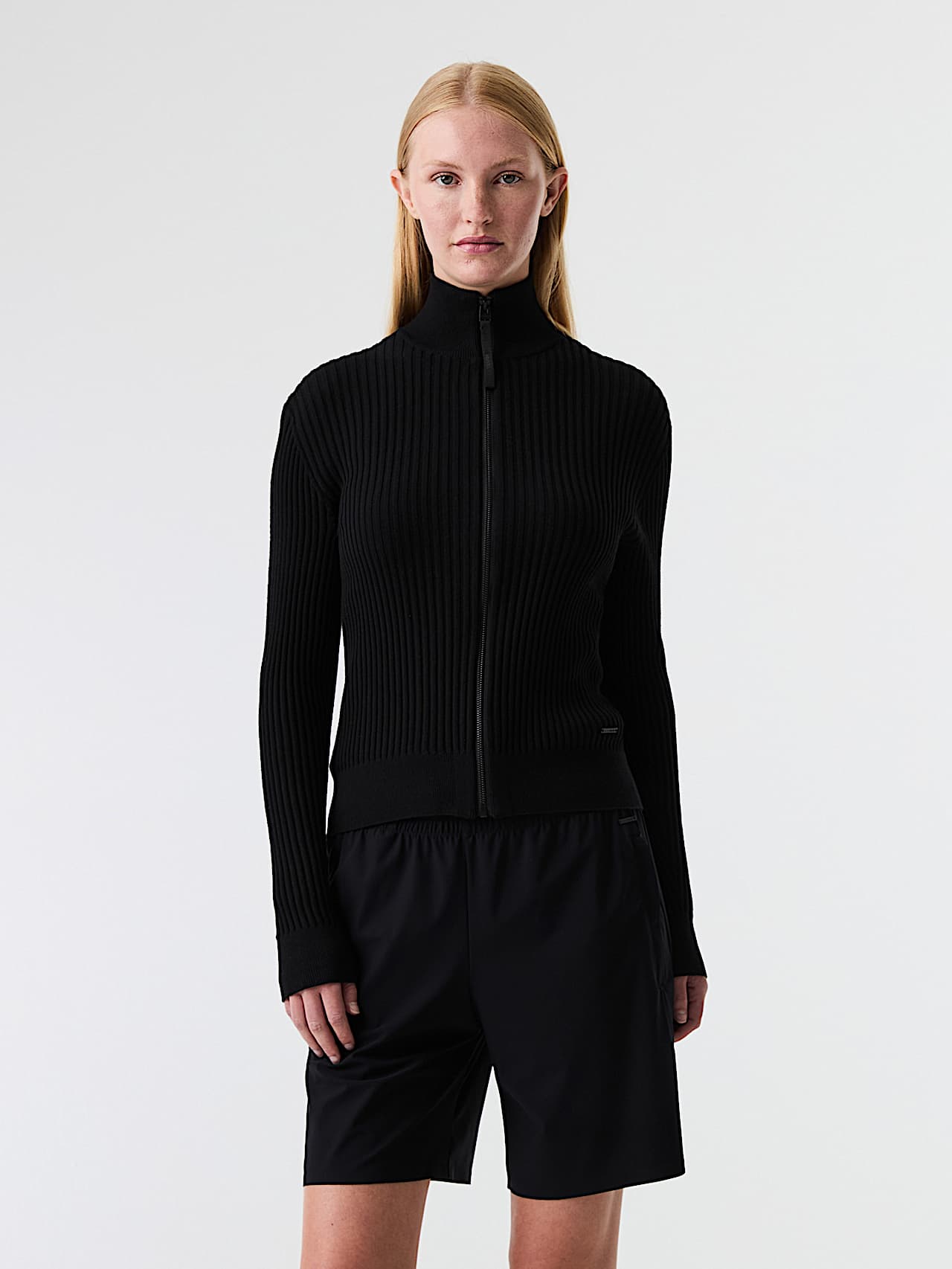 AlphaTauri | FONELA V1.Y9.01 | Veste en maille 3D de lin et coton sans coutures in Noir for Femme AlphaTauri | FONELA V1.Y9.01 | Veste en maille 3D de lin et coton sans coutures in Noir for Femme