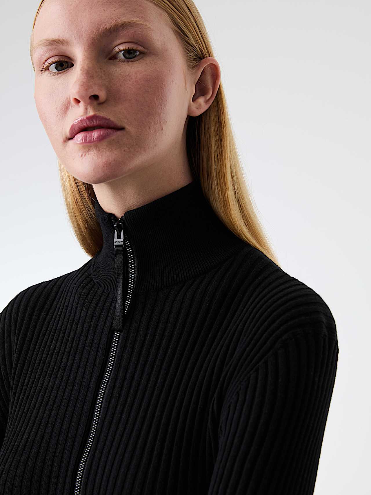 AlphaTauri | FONELA V1.Y9.01 | Chaqueta de punto 3D de lino y algodón sin costuras in Negro for Mujer AlphaTauri | FONELA V1.Y9.01 | Chaqueta de punto 3D de lino y algodón sin costuras in Negro for Mujer