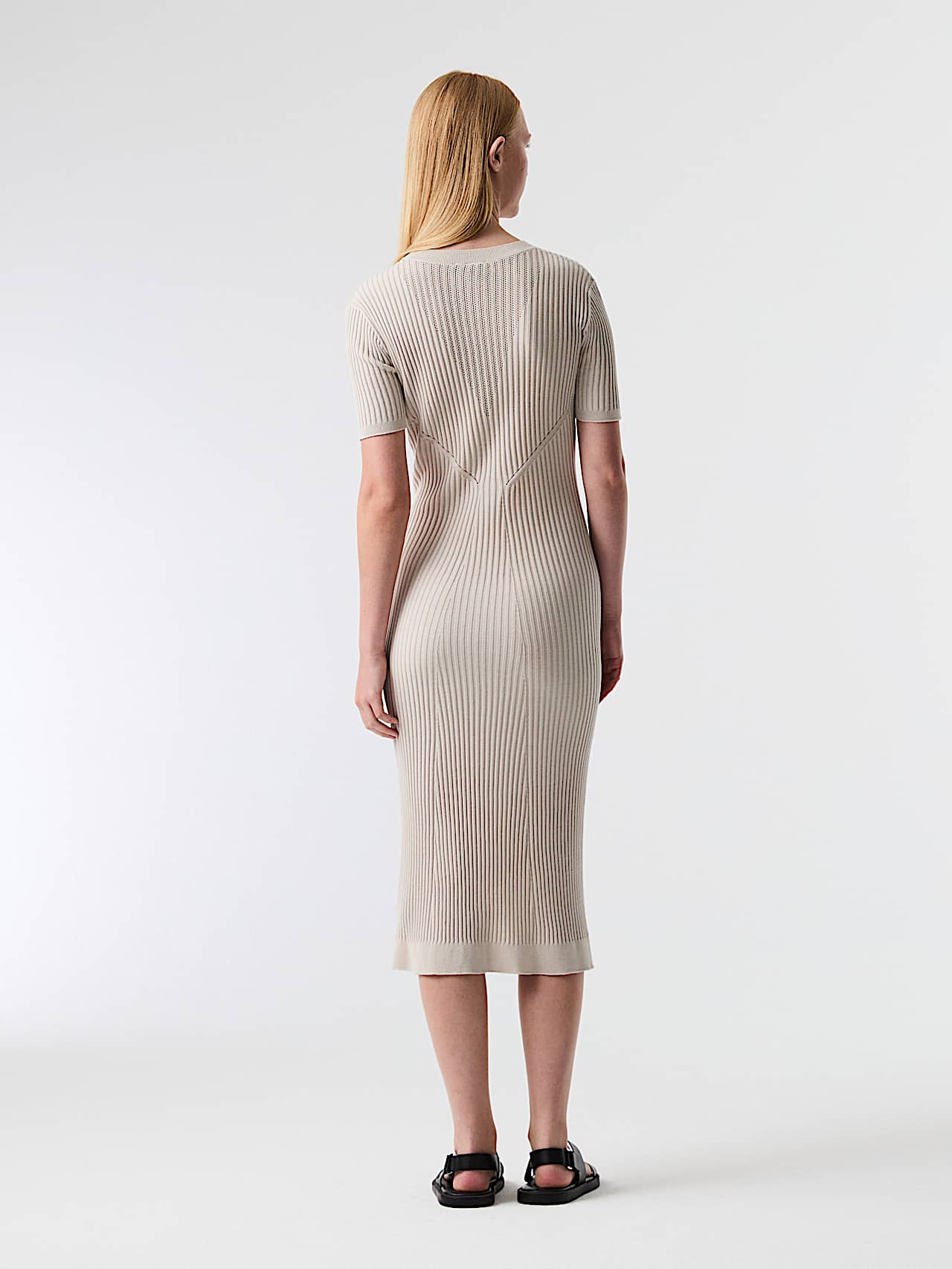 AlphaTauri | FANYO V1.Y9.01 | Nahtloses 3D-Strickkleid aus Leinen-Baumwolle in Stone für Damen AlphaTauri | FANYO V1.Y9.01 | Nahtloses 3D-Strickkleid aus Leinen-Baumwolle in Stone für Damen